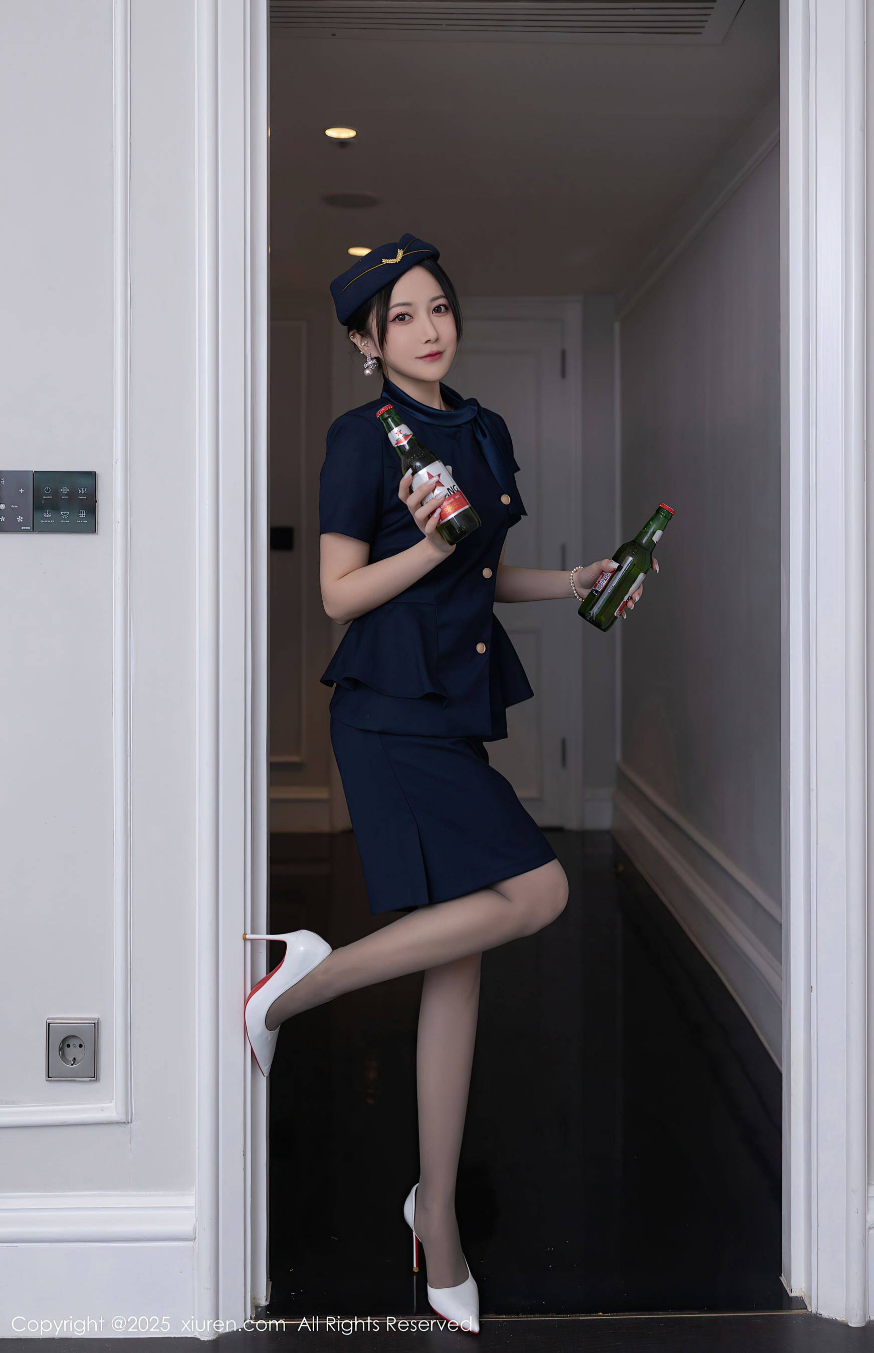 [XiuRen秀人网] No.10142 鱼子酱Fish 空姐制服Xiuren秀人写真高清美女套图写真下载-看套图看套图
