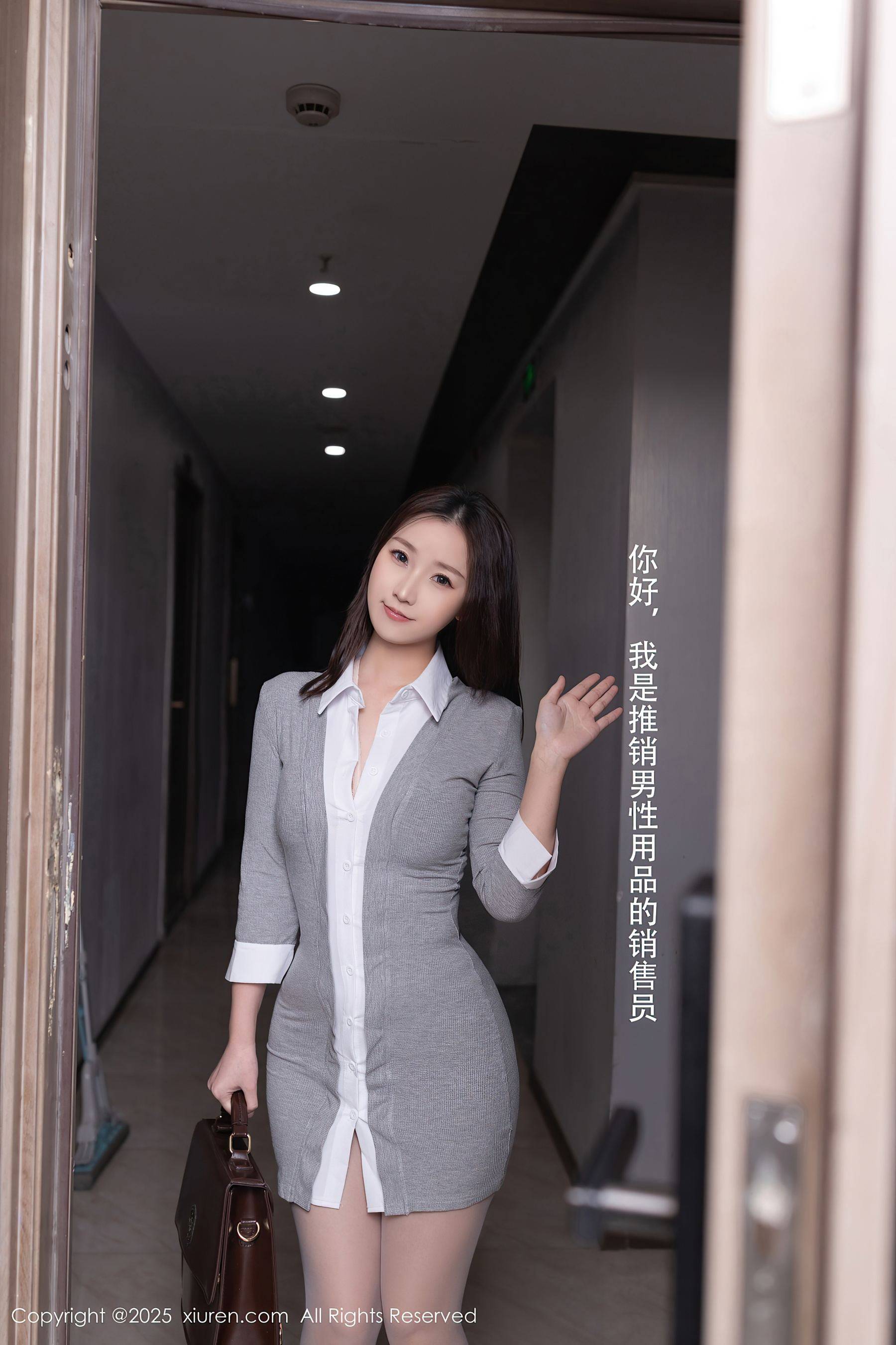 [XiuRen秀人网] No.10105 杏子Yada 灰色连衣短Xiuren秀人写真高清美女套图写真下载-看套图看套图