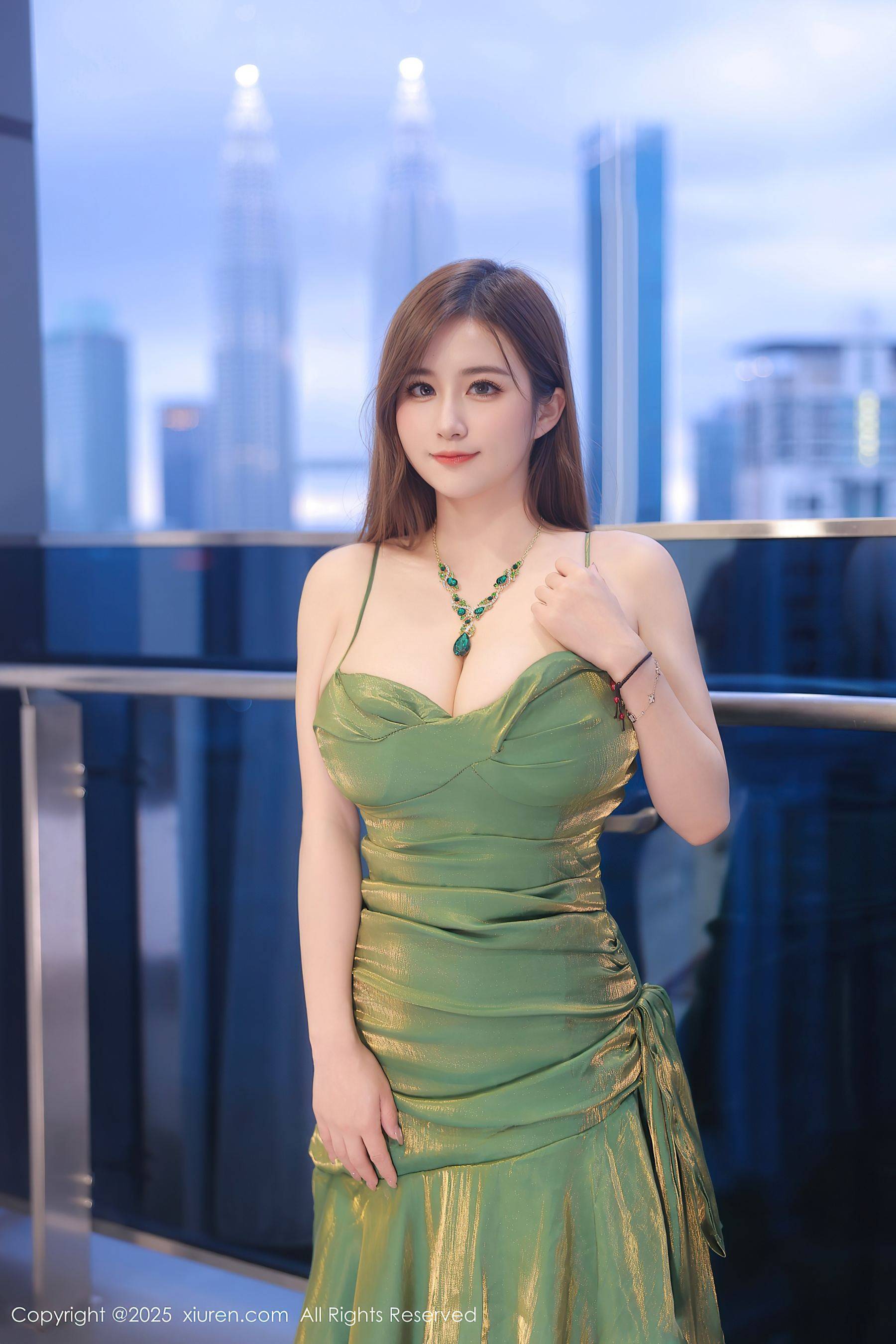 [XiuRen秀人网] No.10169 小肉肉咪 极致美腿Xiuren秀人写真高清美女套图写真下载-看套图看套图