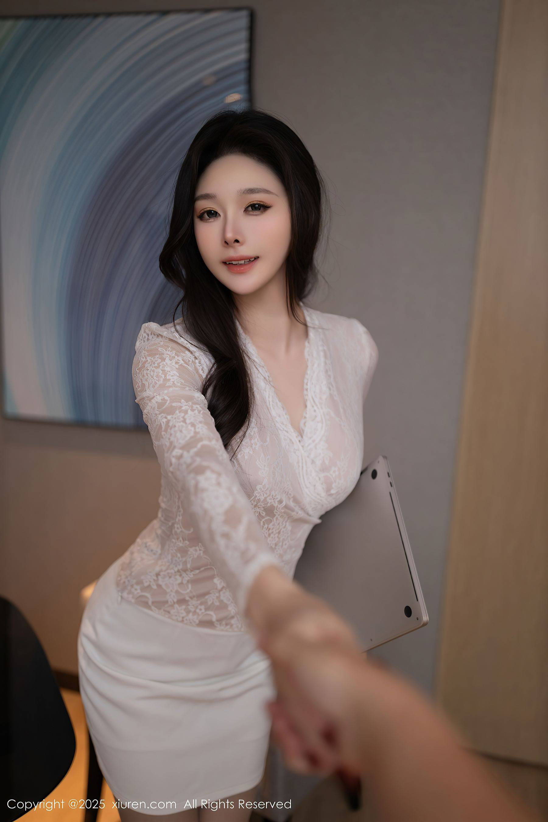 [XiuRen秀人网] No.10143 小逗逗 白色连衣短Xiuren秀人写真高清美女套图写真下载-看套图看套图