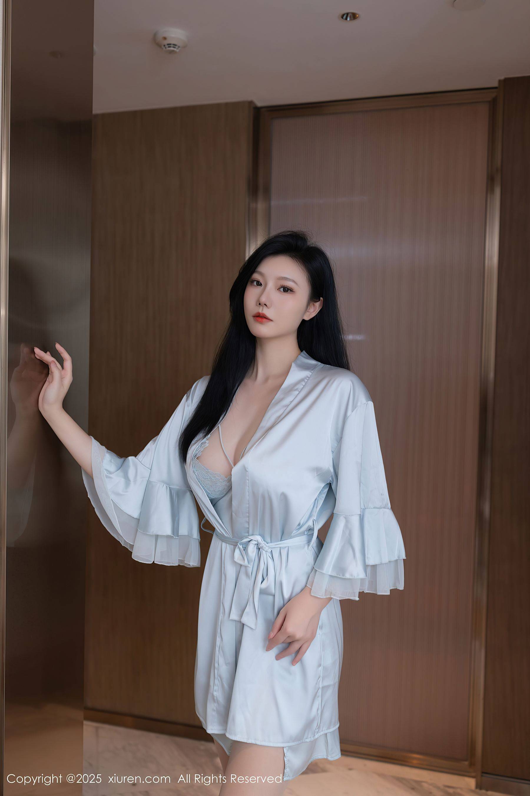 [XiuRen秀人网] No.10390 安然anran 蓝色连衣短Xiuren秀人写真高清美女套图写真下载-看套图看套图