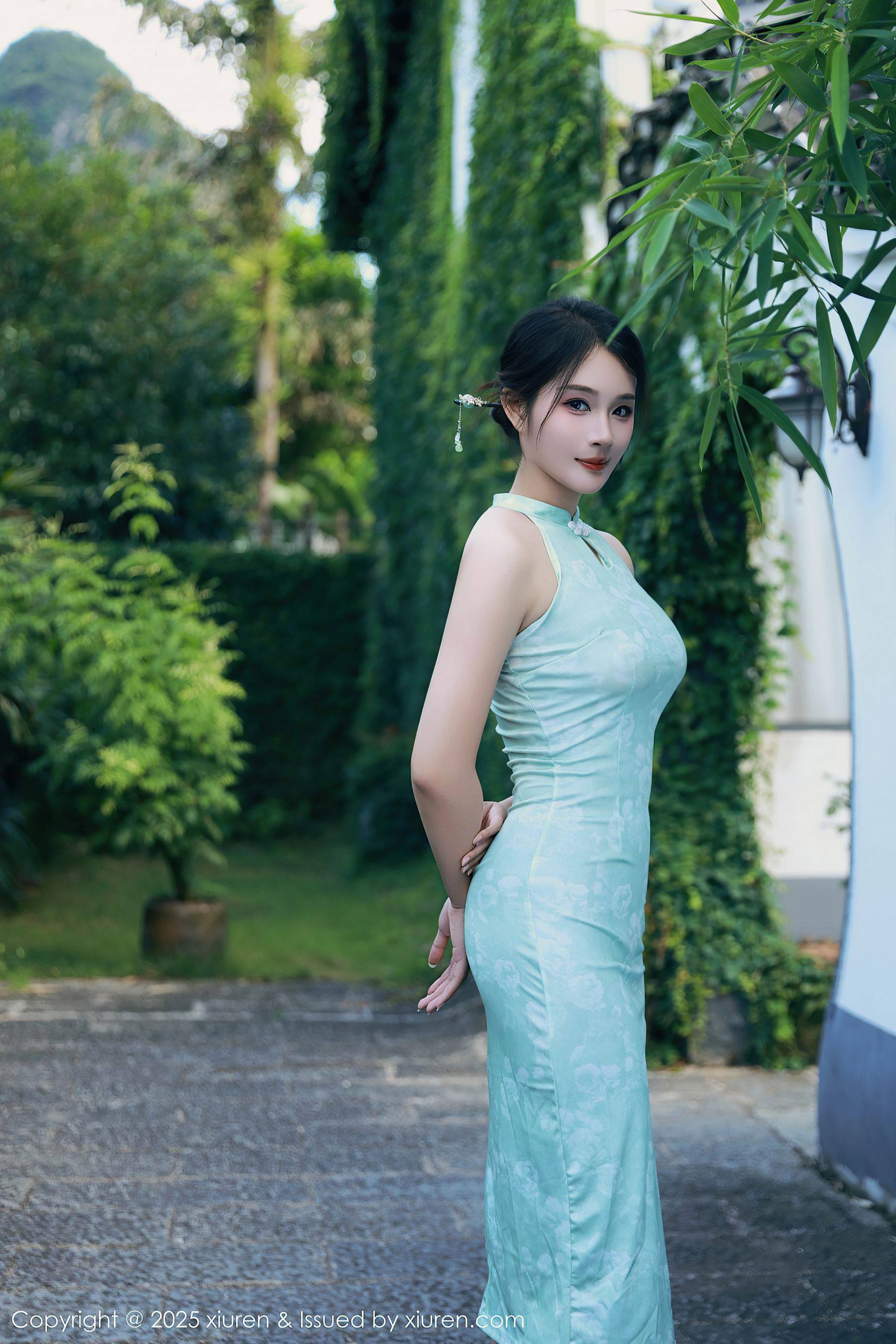 [XiuRen秀人网] No.10538 南乔 绿色旗袍Xiuren秀人写真高清美女套图写真下载-看套图看套图