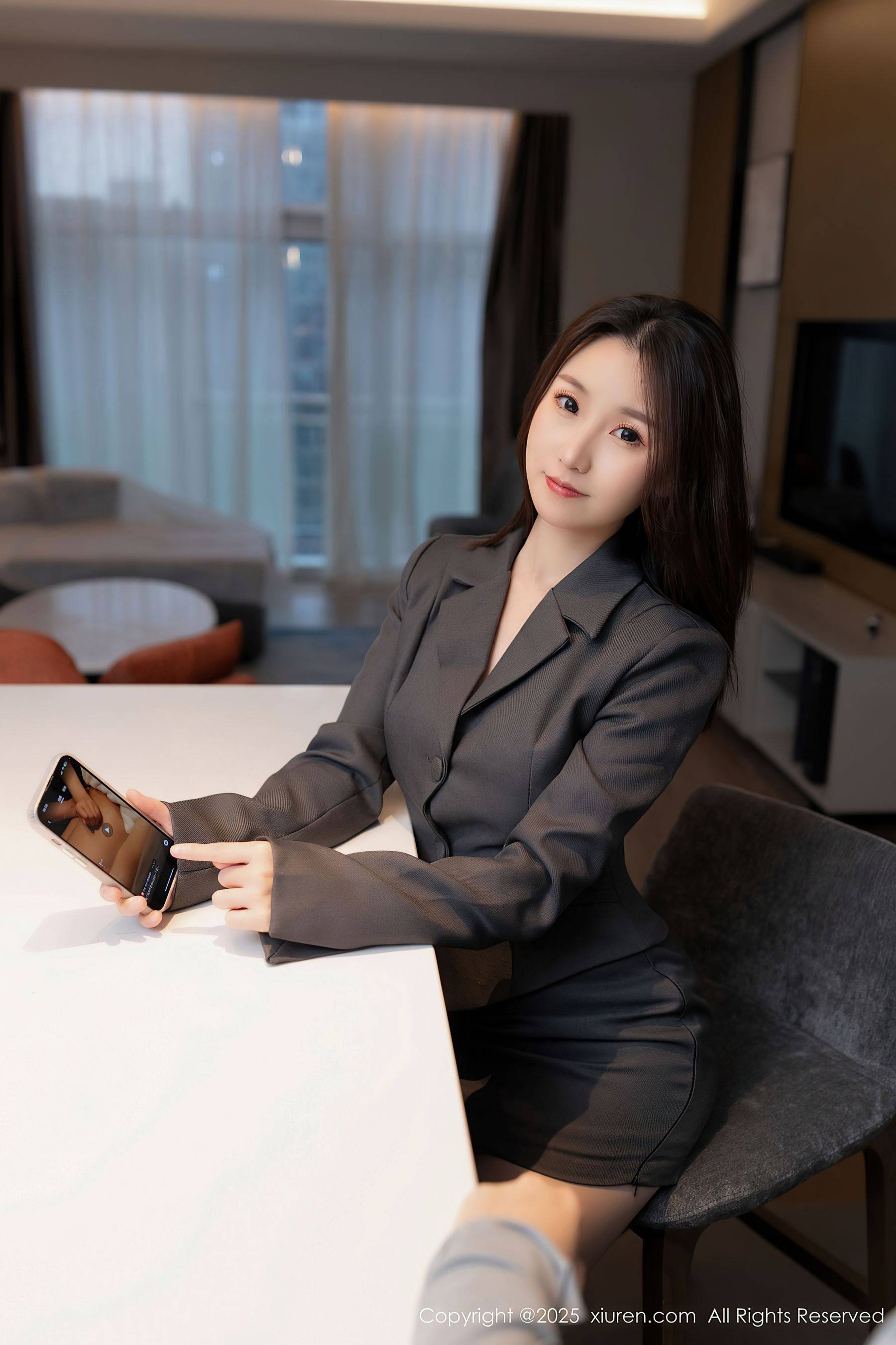 [XiuRen秀人网] No.10497 杏子Yada 黑色西服Xiuren秀人写真高清美女套图写真下载-看套图看套图