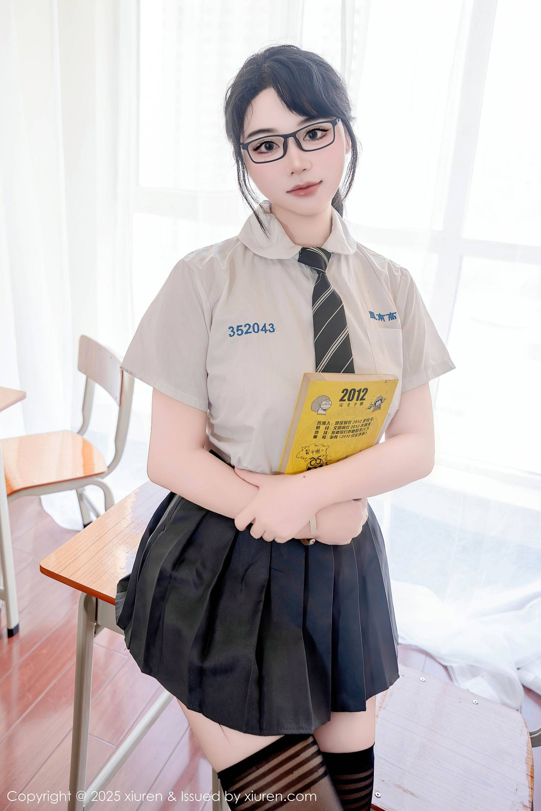 [XiuRen秀人网] No.10530 汐汐爱吃草莓 邻家女孩Xiuren秀人写真高清美女套图写真下载-看套图看套图