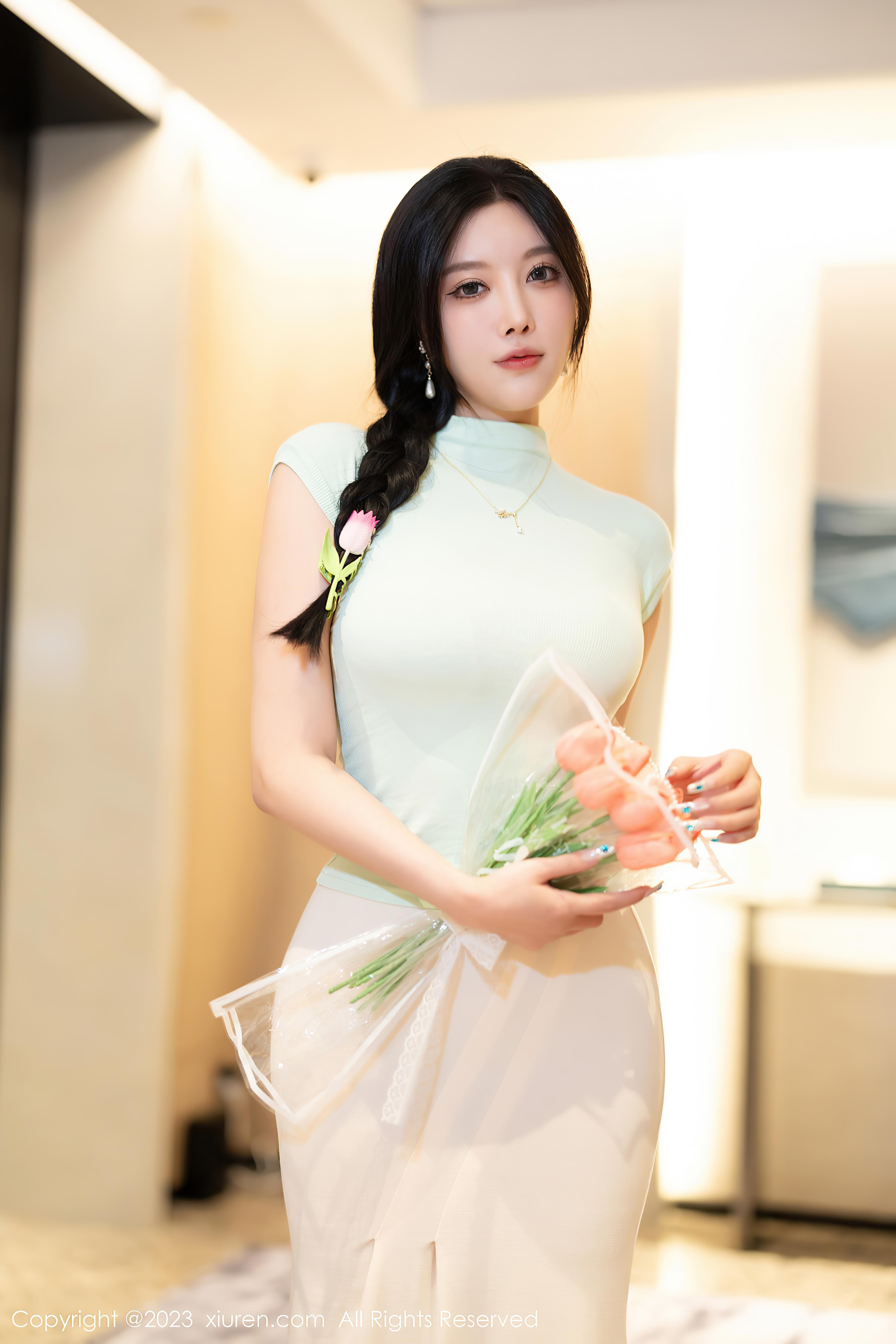 图片[1]Xiuren秀人写真高清美女套图写真下载-看套图[XiuRen秀人网]2023.10.09 NO.7481 杨晨晨YomeXiuren秀人写真高清美女套图写真下载-看套图看套图