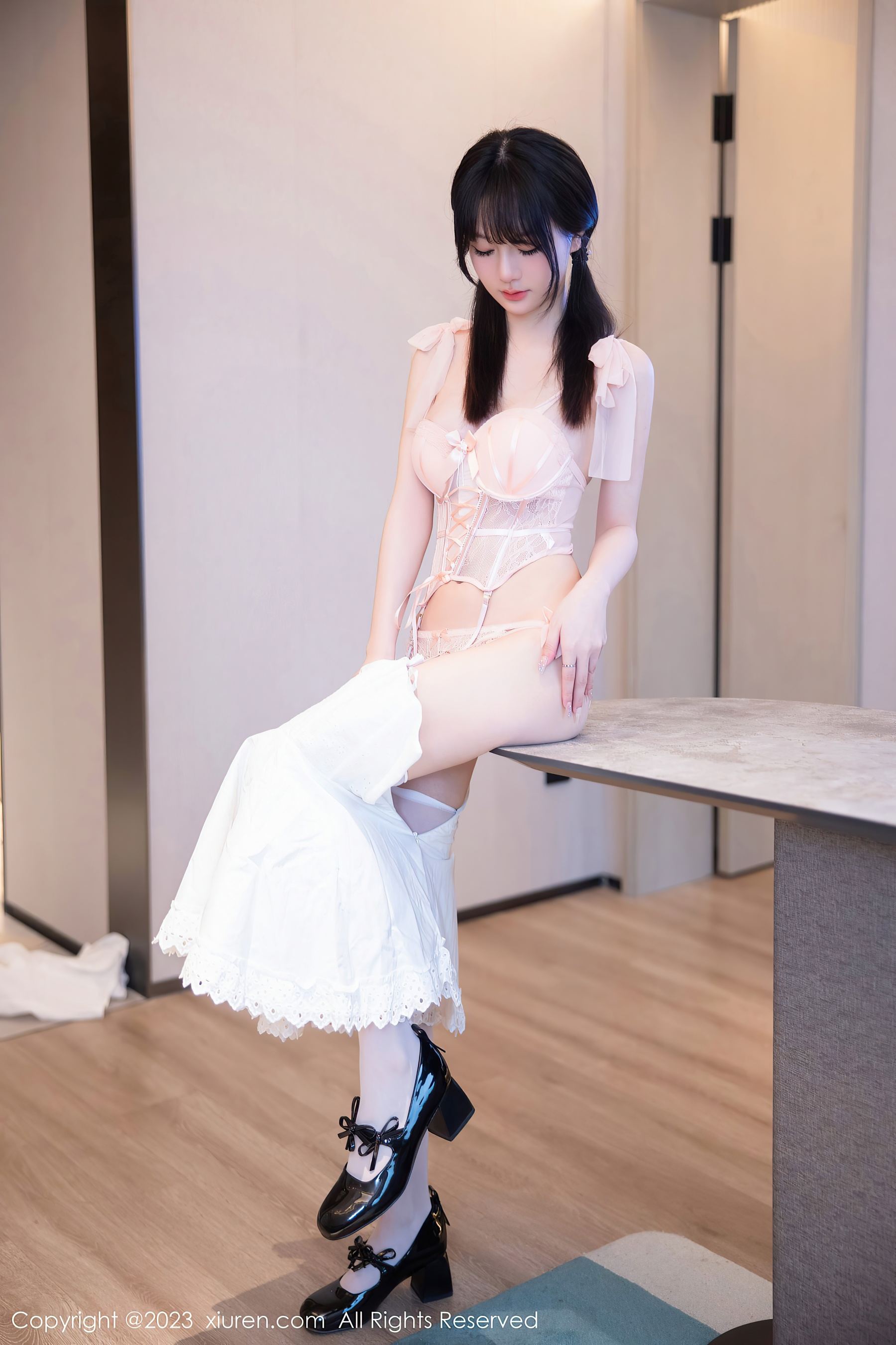 图片[2]Xiuren秀人写真高清美女套图写真下载-看套图[XiuRen秀人网] No.6933 幼幼 清纯美腿Xiuren秀人写真高清美女套图写真下载-看套图看套图