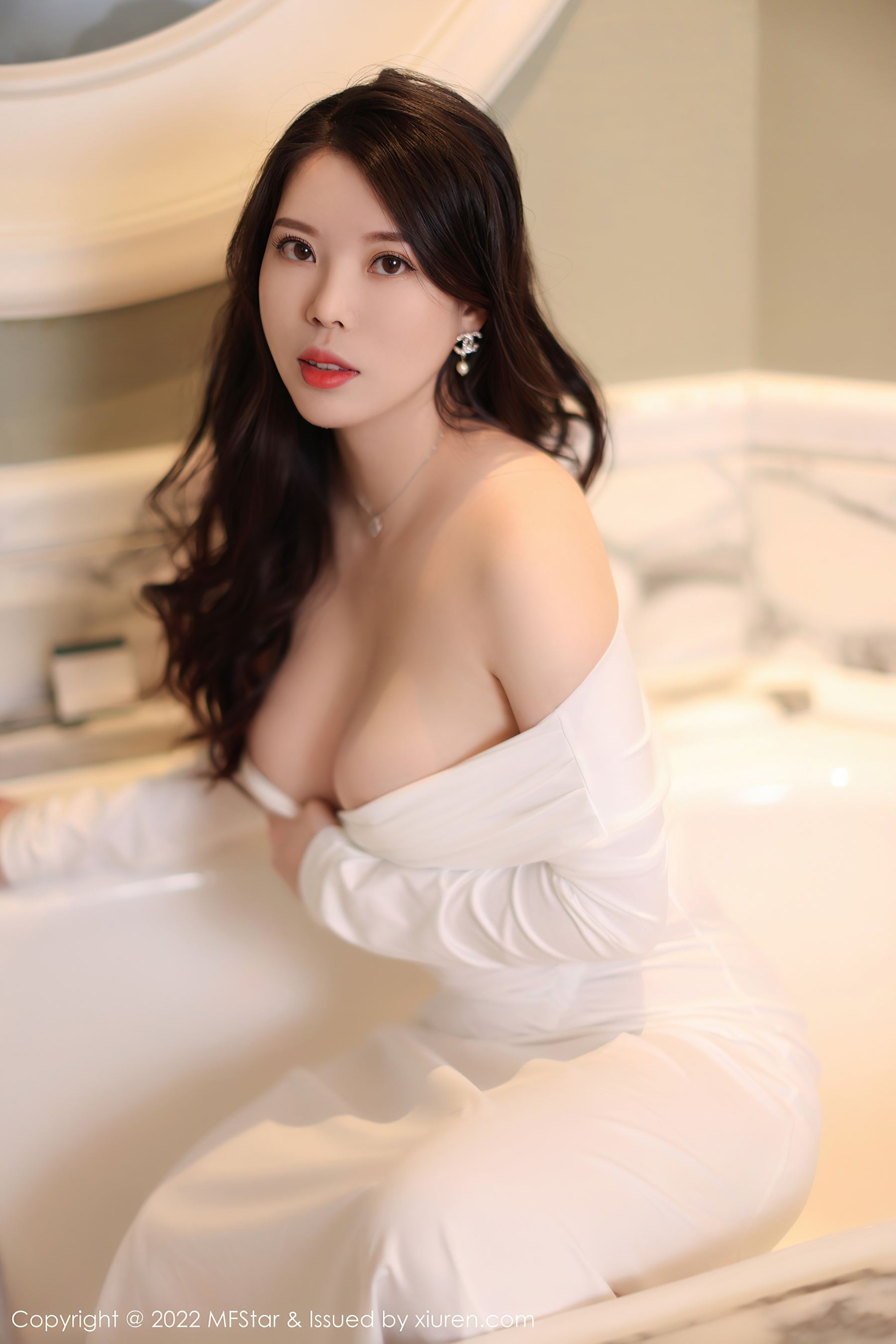 [MFStar模范学院] VOL.576 白茹雪 美臀丰腴Xiuren秀人写真高清美女套图写真下载-看套图看套图