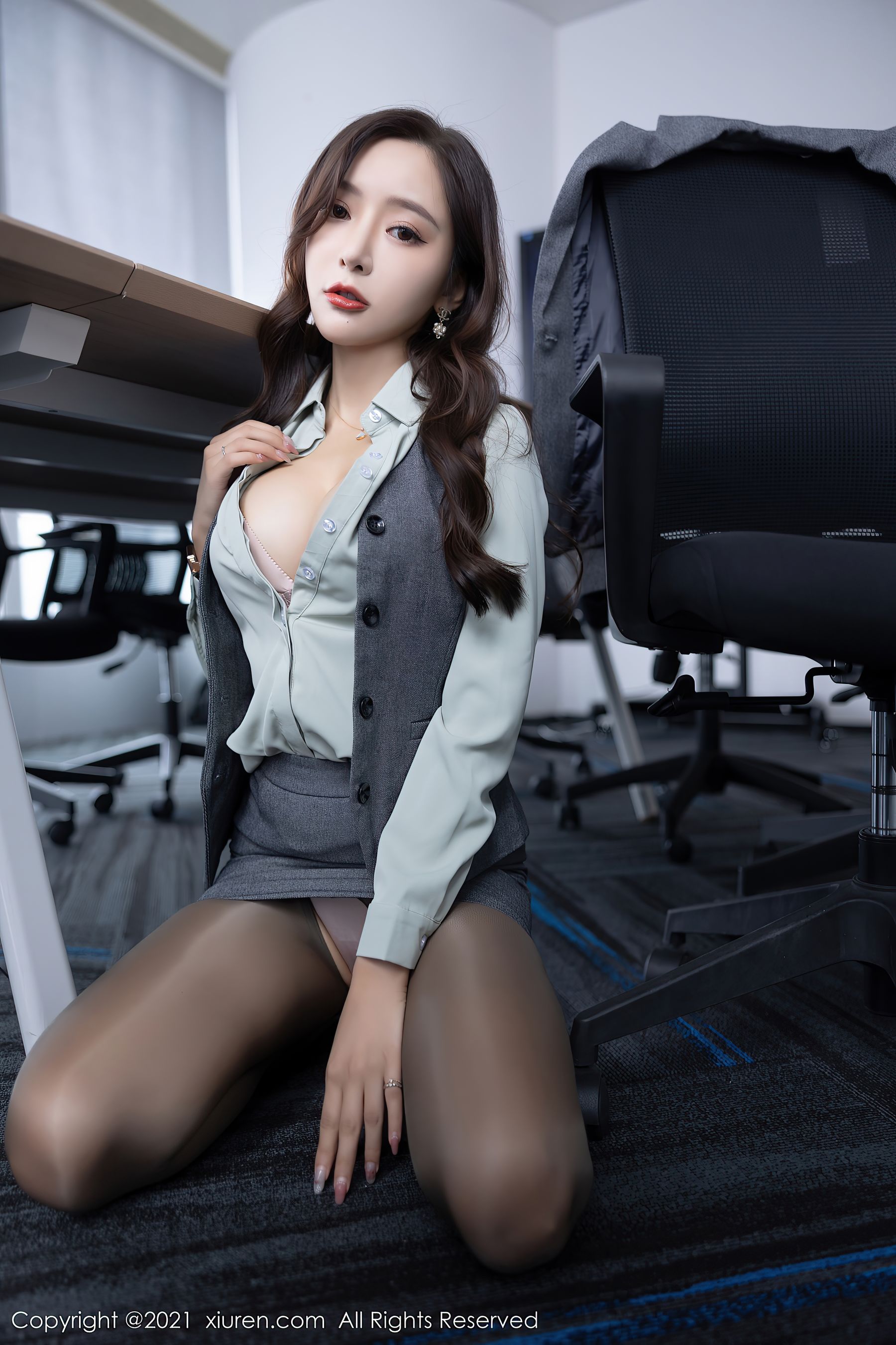 图片[4]Xiuren秀人写真高清美女套图写真下载-看套图[秀人XiuRen] No.4251 王馨瑶yanniXiuren秀人写真高清美女套图写真下载-看套图看套图