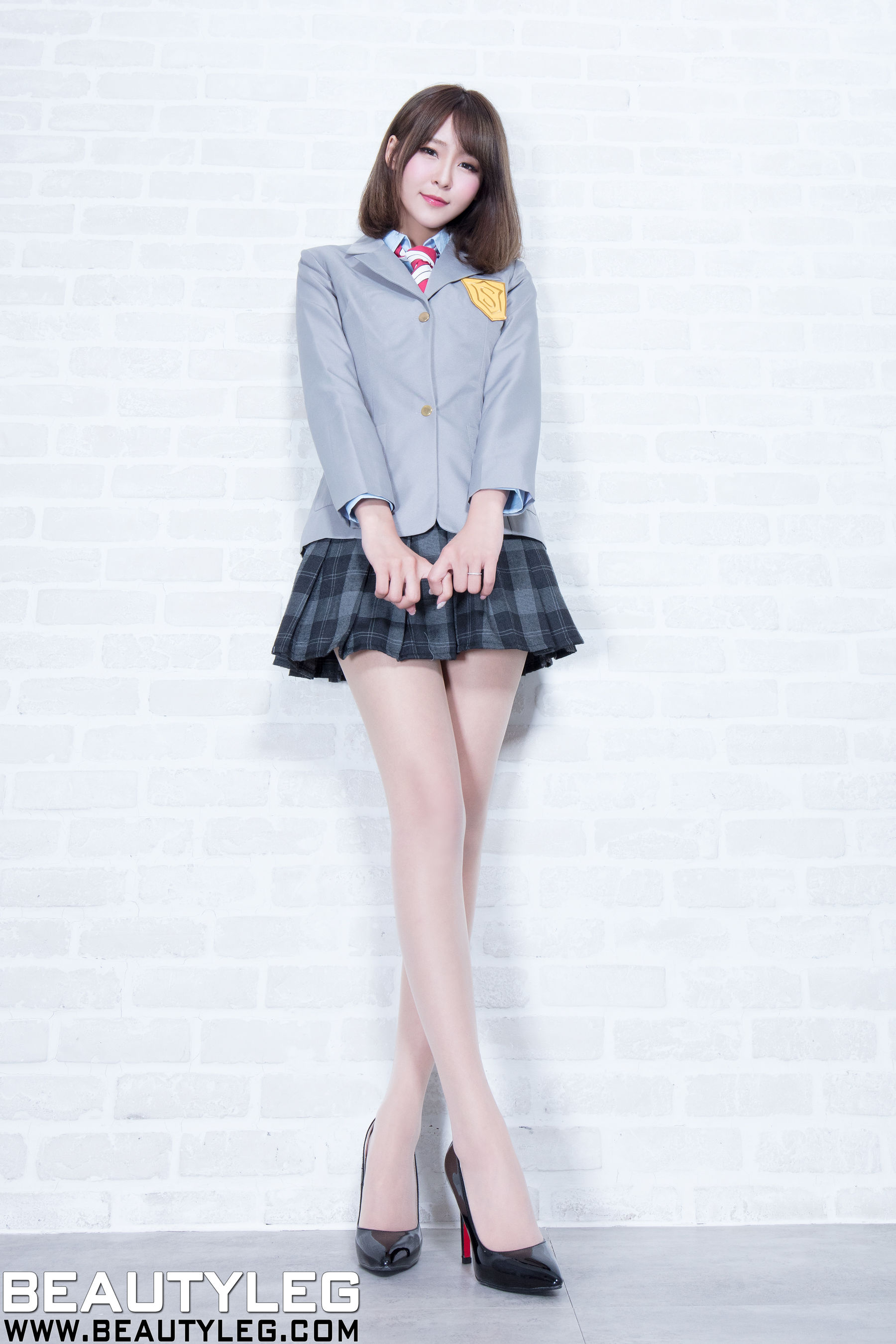 腿模Winnie小雪《制服+丝袜美腿》 [Beautyleg] No.1659 写真集Xiuren秀人写真高清美女套图写真下载-看套图看套图