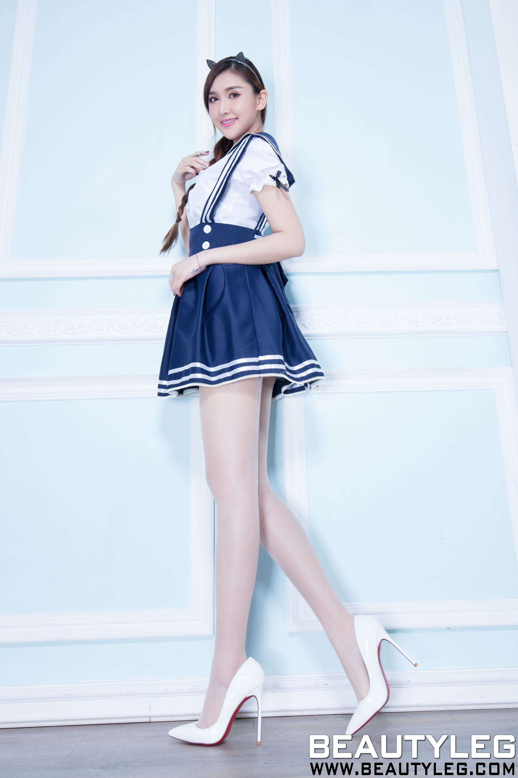 腿模任育萱Vanessa [Beautyleg] No.1654 美腿写真集Xiuren秀人写真高清美女套图写真下载-看套图看套图