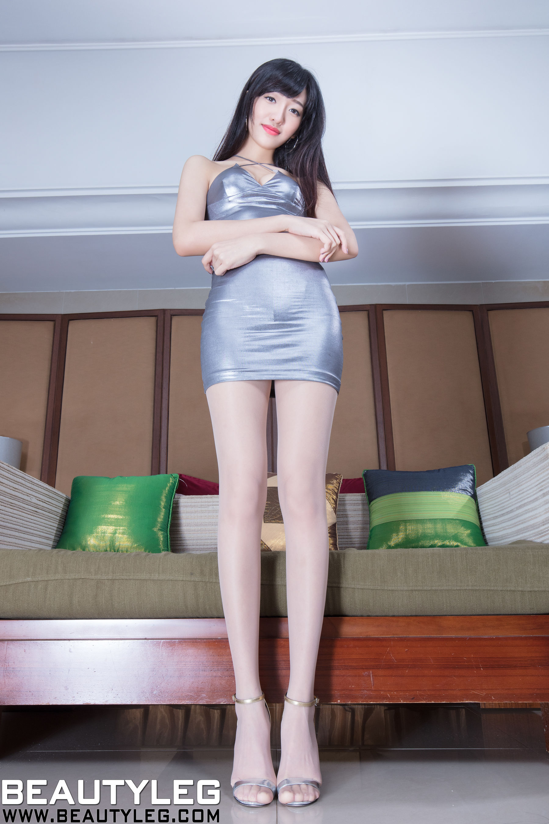 欣洁Celia《黑丝旗袍+吊带皮衣美腿》 [Beautyleg] No.1800 写真集Xiuren秀人写真高清美女套图写真下载-看套图看套图