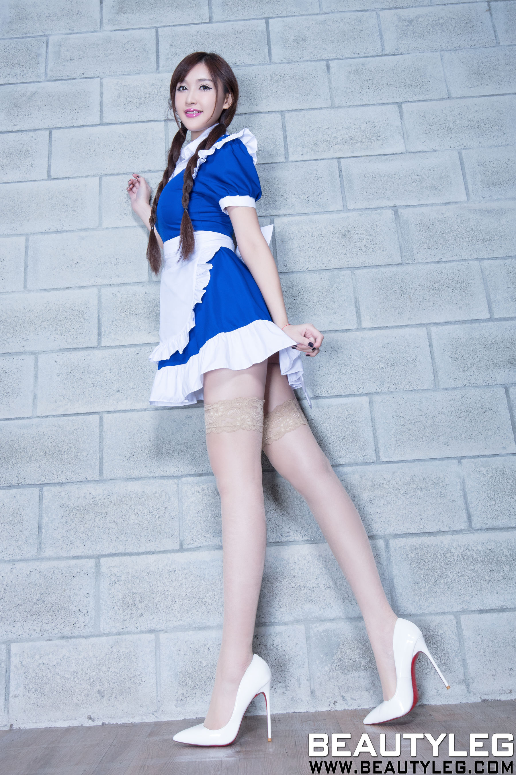 任育萱Vanessa《肉丝袜美腿+无丝美腿》 [Beautyleg] No.1609 写真集Xiuren秀人写真高清美女套图写真下载-看套图看套图
