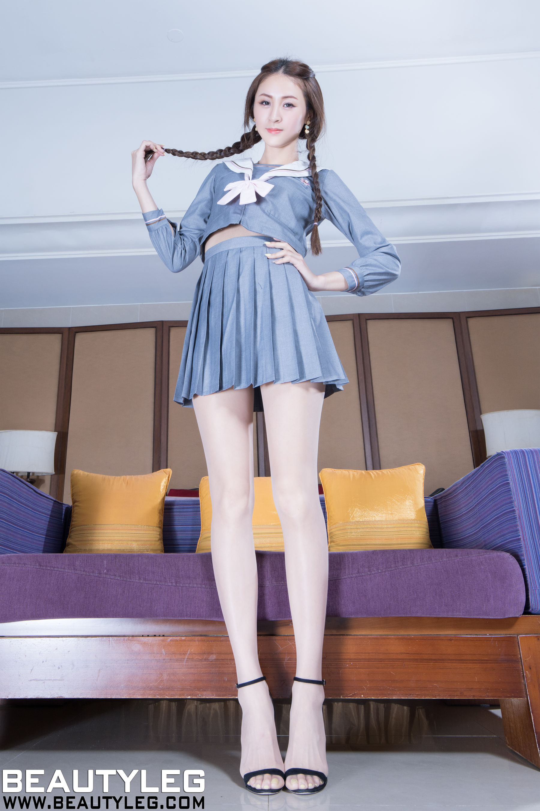 Lola雪岑《肉丝袜制服美腿》 [Beautyleg] No.1911 写真集Xiuren秀人写真高清美女套图写真下载-看套图看套图