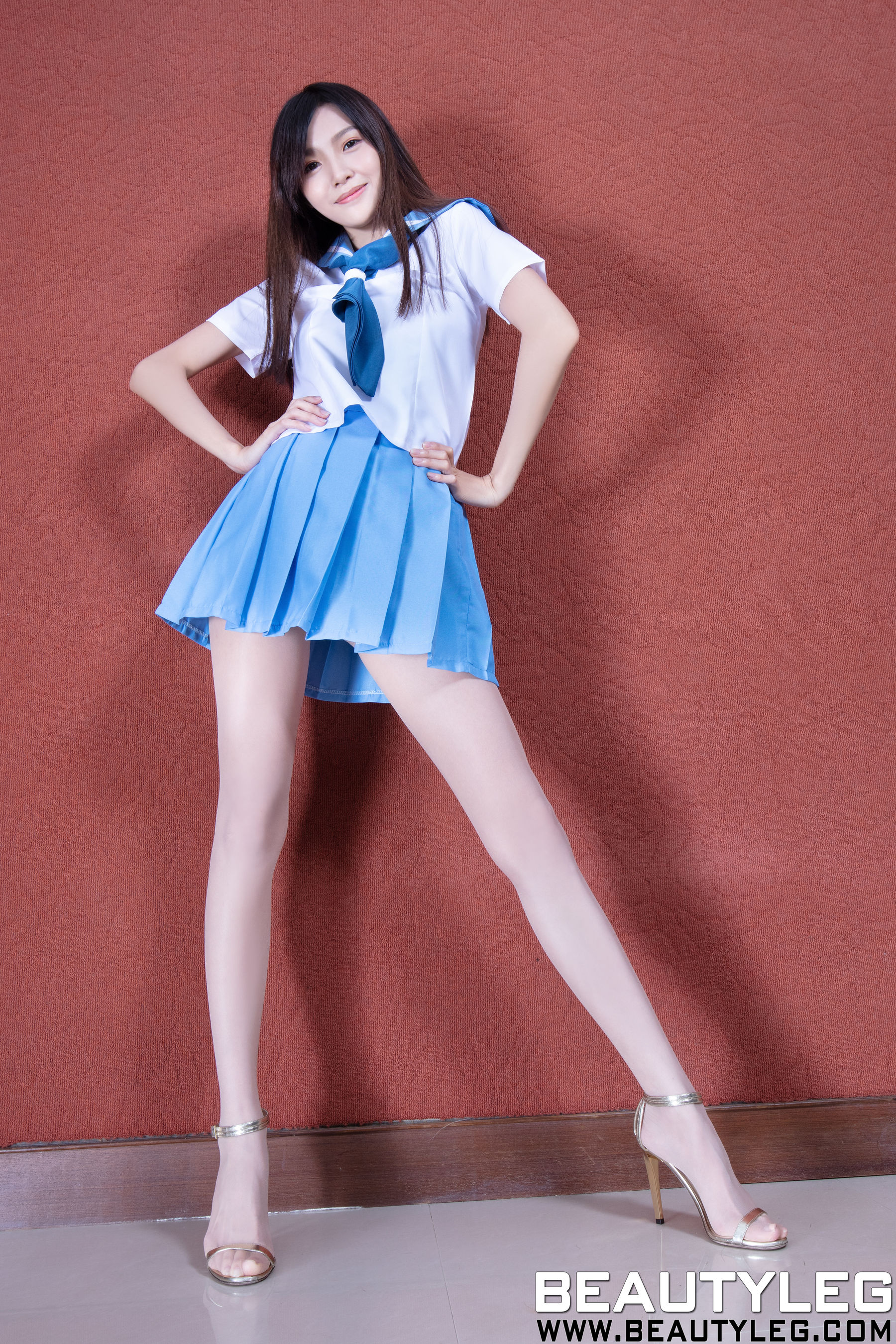 腿模Lynn《3套制服美腿》 [Beautyleg] No.1680 写真集Xiuren秀人写真高清美女套图写真下载-看套图看套图