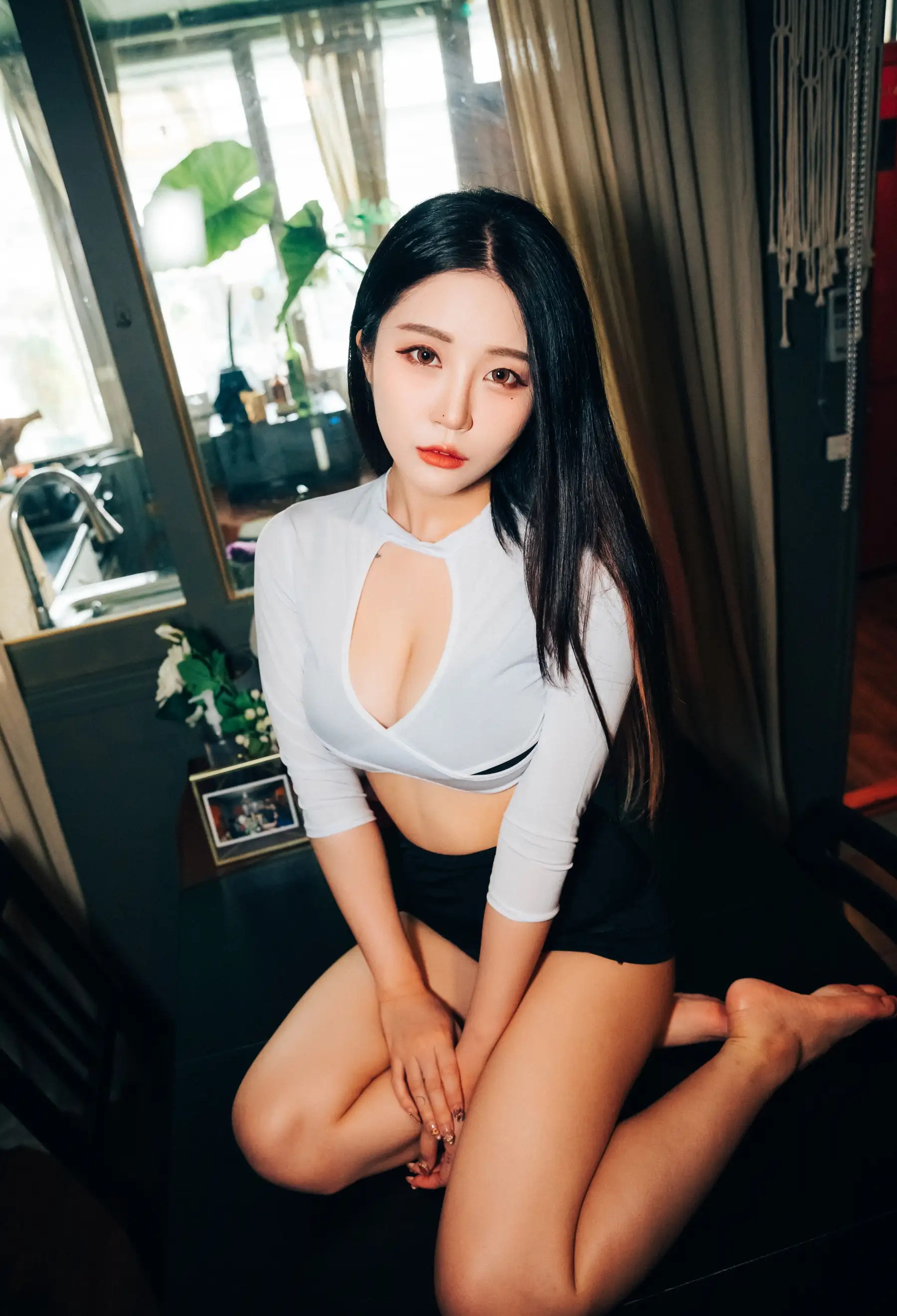 [LOOZY] Roomate 主题写真 [52P]Xiuren秀人写真高清美女套图写真下载-看套图看套图