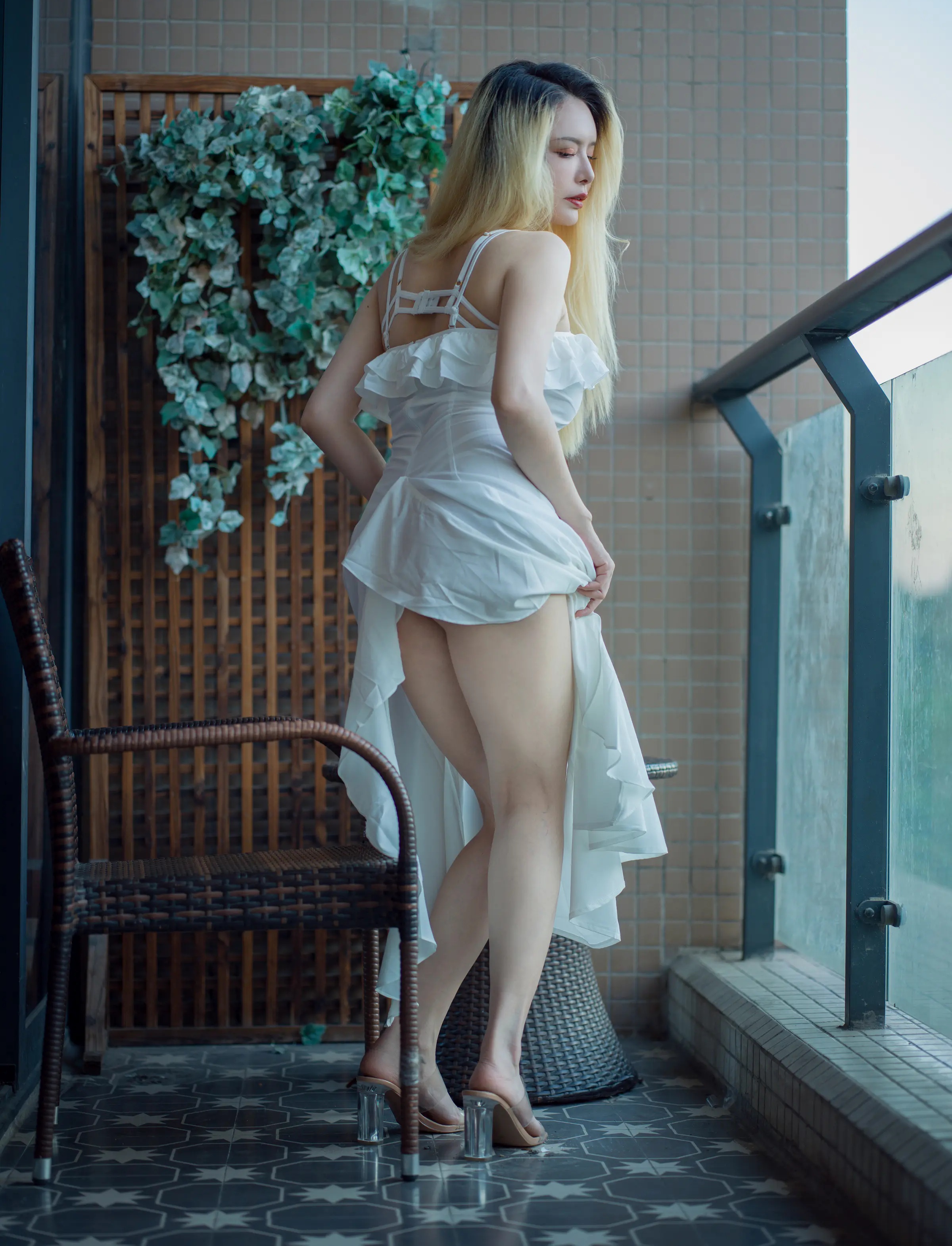成熟御姐_秋和柯基_No.091 &ndash; 白色连衣裙 主题写真 [59P]Xiuren秀人写真高清美女套图写真下载-看套图看套图