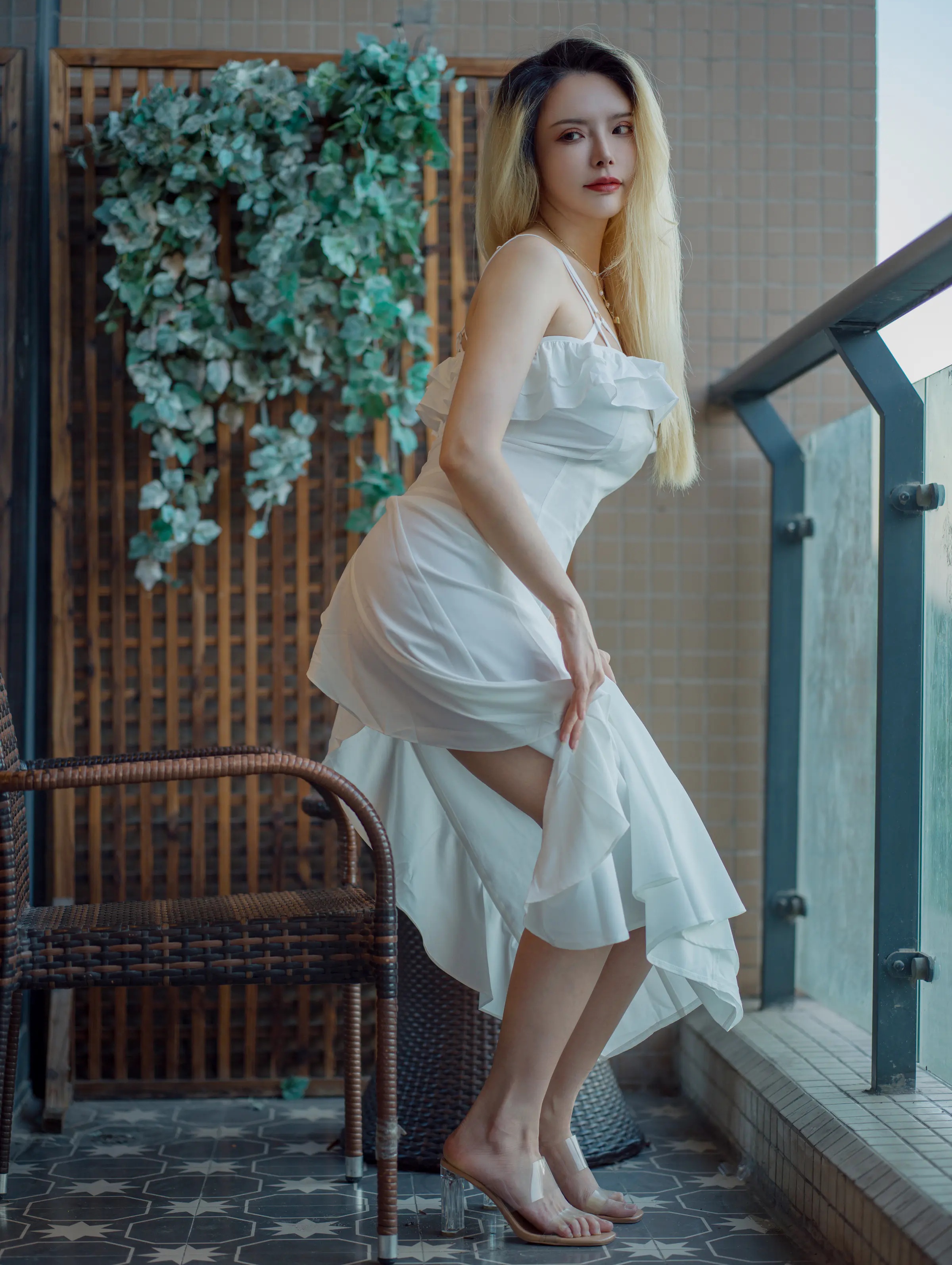 成熟御姐_秋和柯基_No.091 &ndash; 白色连衣裙 主题写真 [59P]Xiuren秀人写真高清美女套图写真下载-看套图看套图