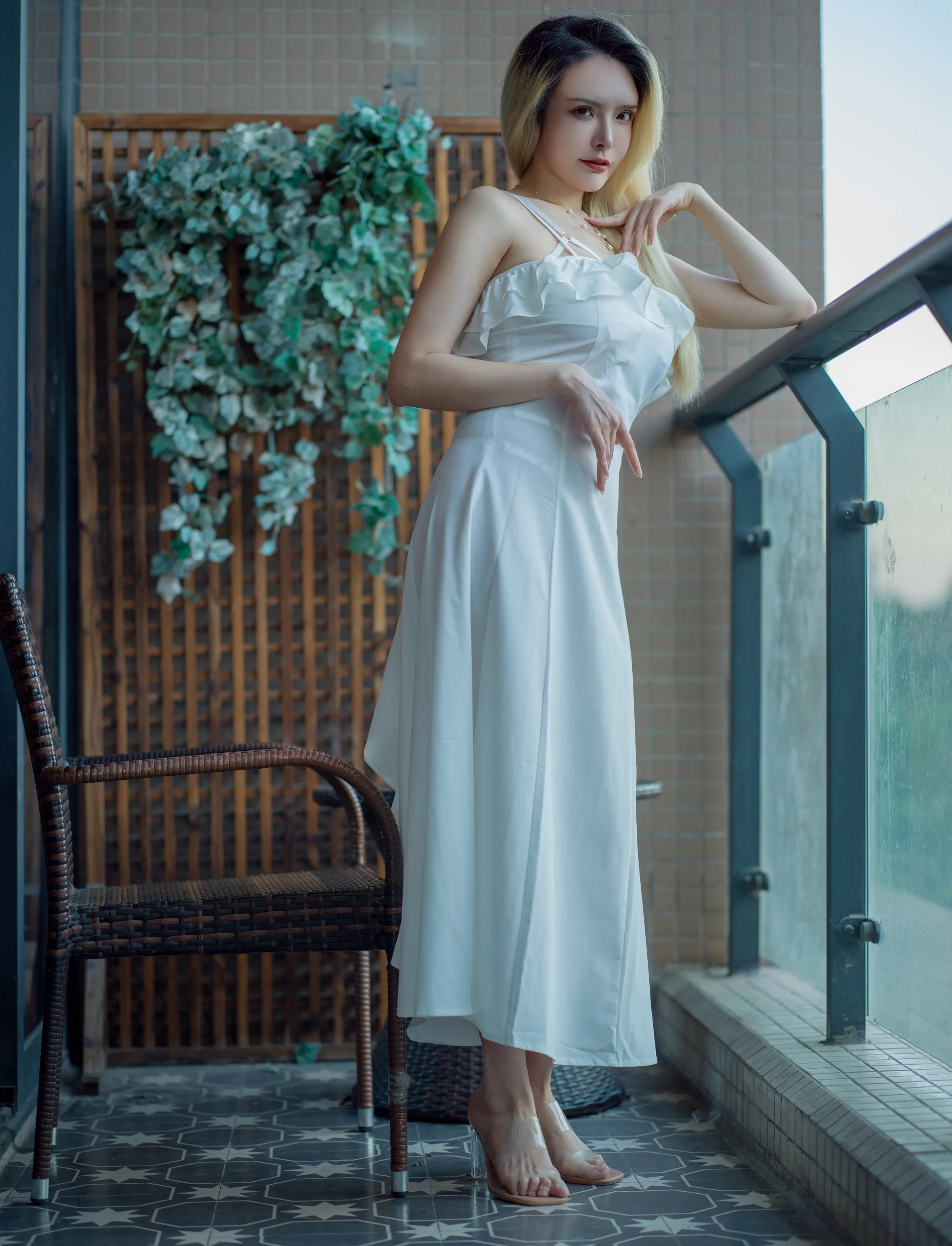 成熟御姐_秋和柯基_No.091 &ndash; 白色连衣裙 主题写真 [59P]Xiuren秀人写真高清美女套图写真下载-看套图看套图