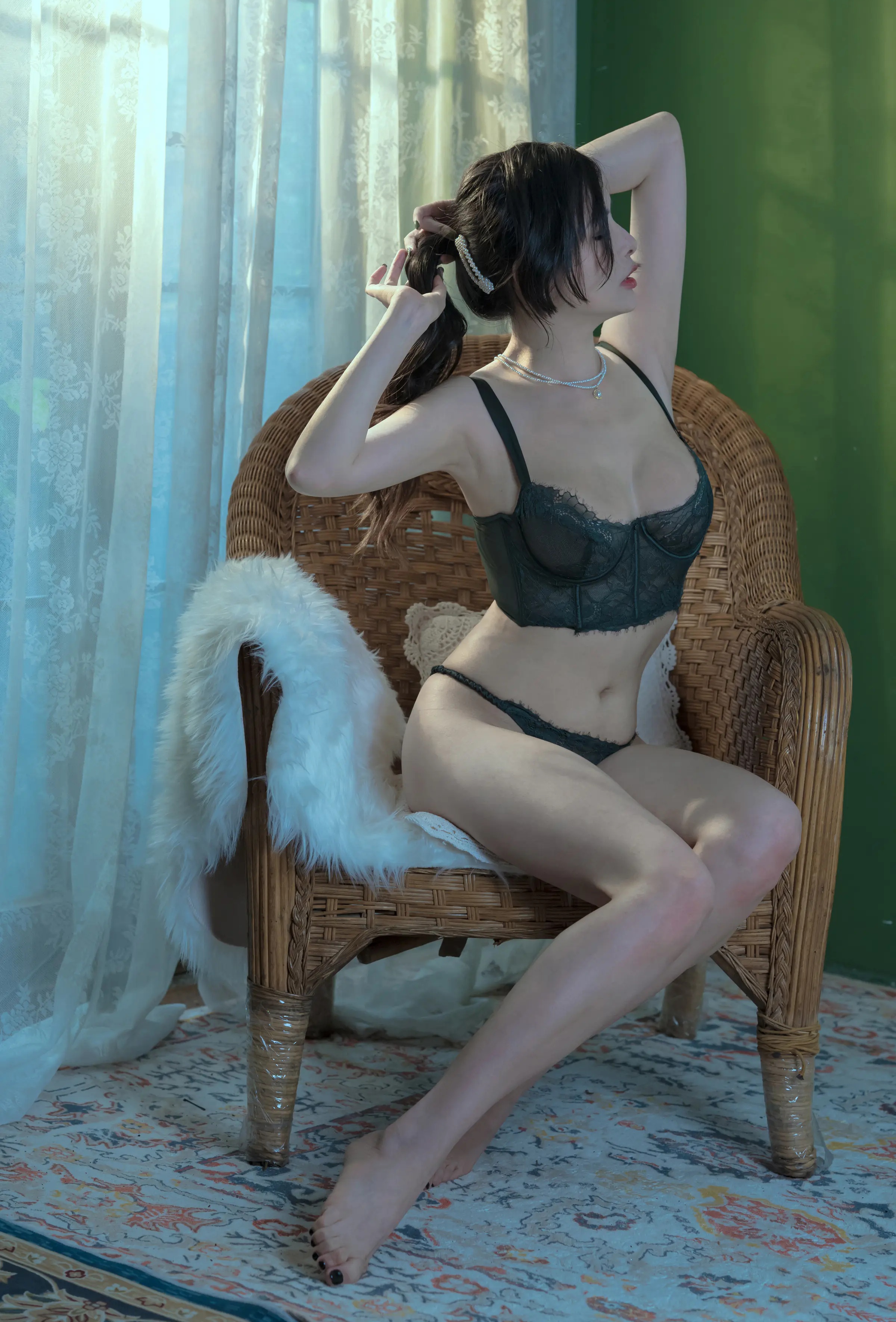 成熟御姐_秋和柯基_No.093 &ndash; 绿墙 主题写真 [24P]Xiuren秀人写真高清美女套图写真下载-看套图看套图