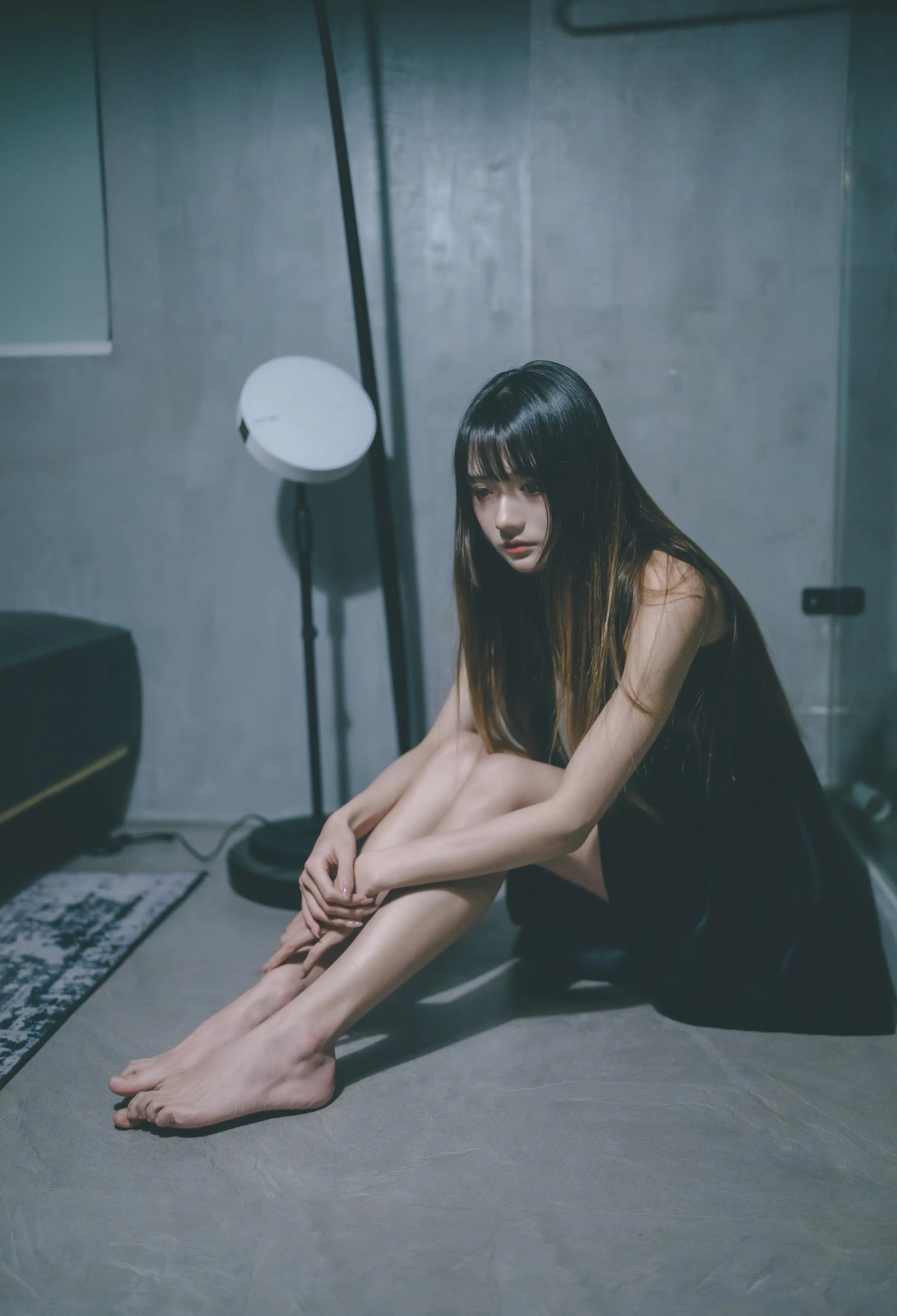 颜值博主_兔子Zzz不吃胡萝卜_No.076 &ndash; 煎熬 主题写真 [22P]Xiuren秀人写真高清美女套图写真下载-看套图看套图