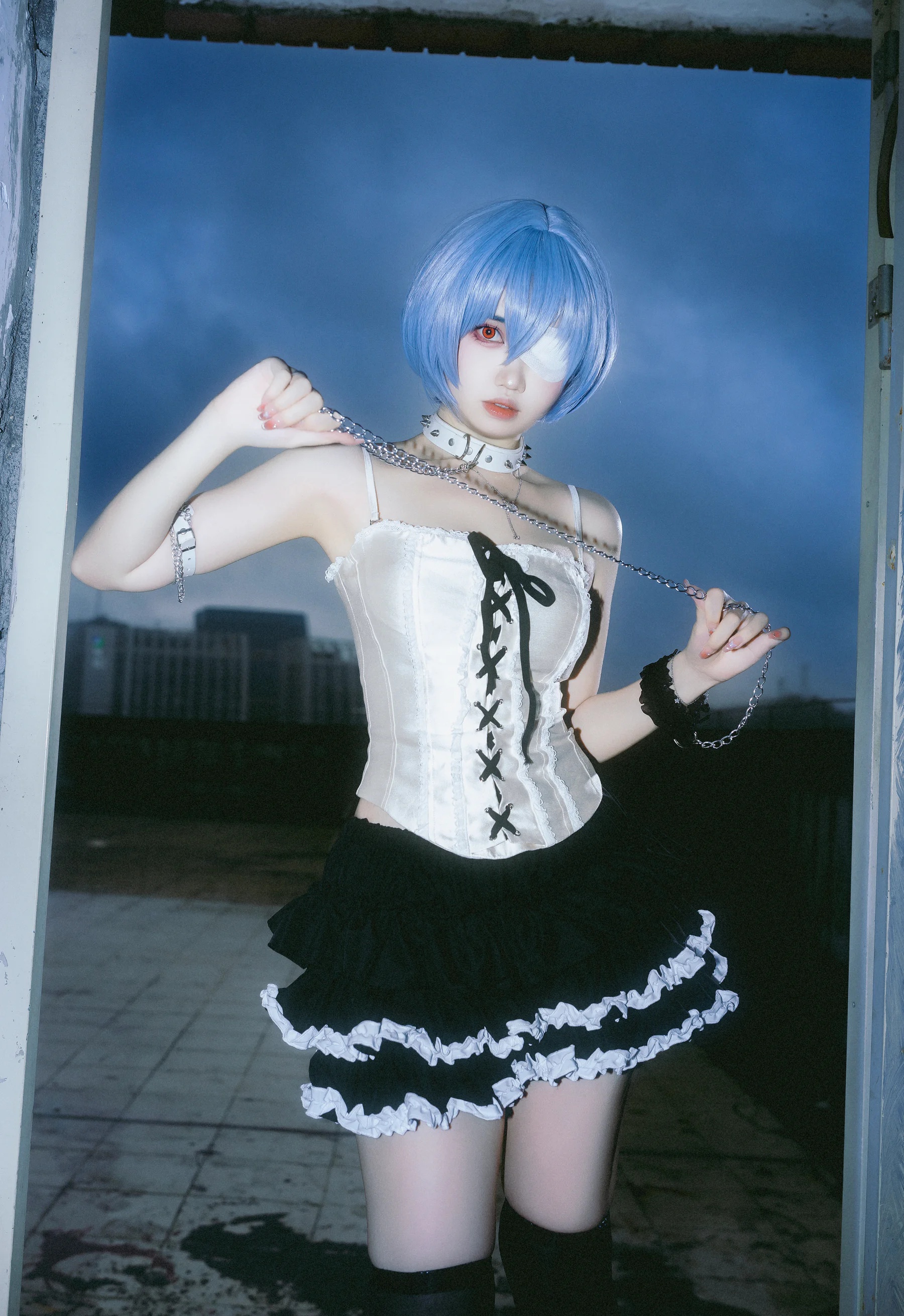 Coser美女_洛桑w伊梓_No.014 &ndash; 雨后天台 主题写真 [35P]-看套图