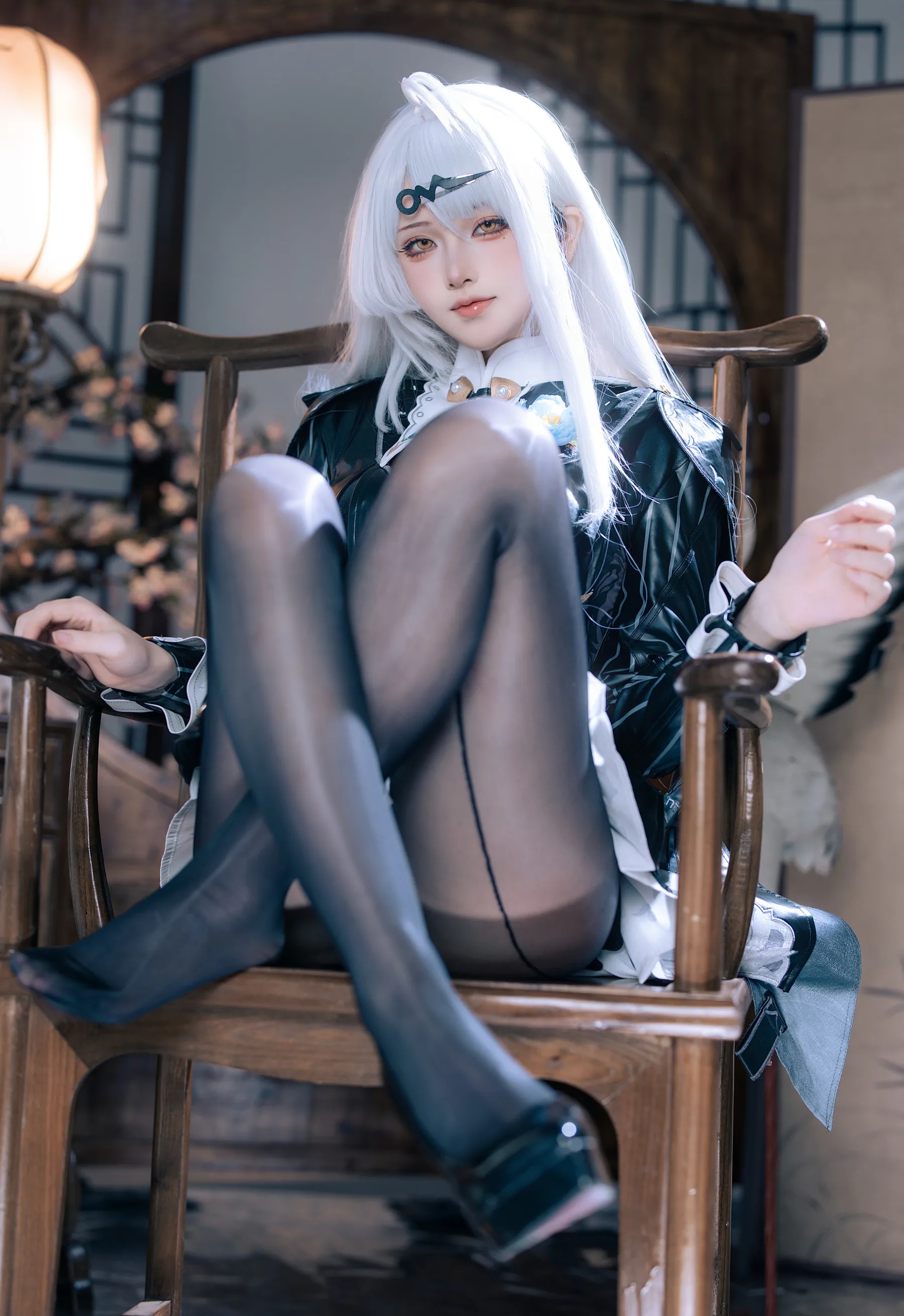 动漫博主_屿鱼Yukako_No.062 &ndash; 仪玄 墨形影踪 主题写真 [50P]Xiuren秀人写真高清美女套图写真下载-看套图看套图