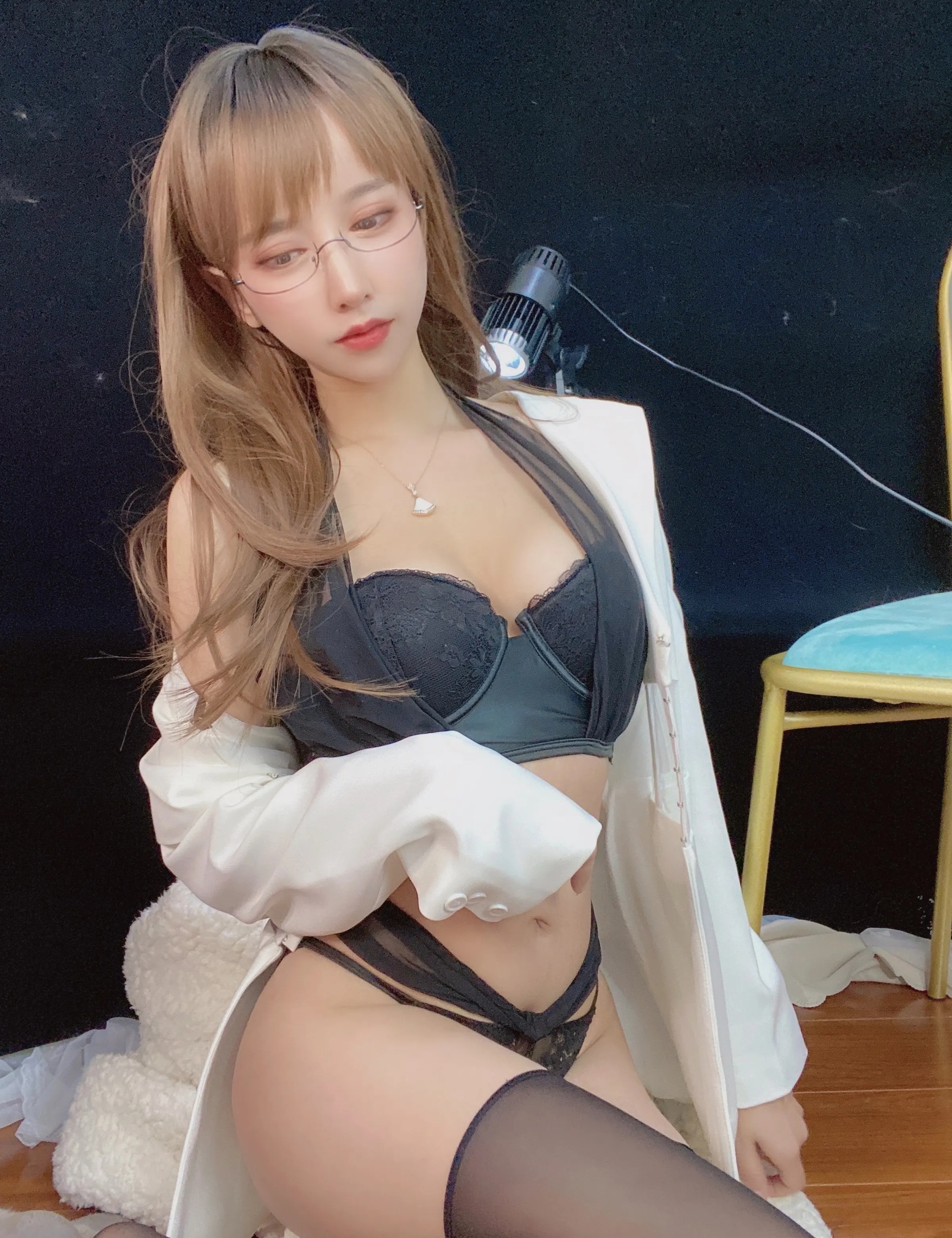 Coser美女_过期米线线喵_No.112 朱砂痣 主题写真 [30P]Xiuren秀人写真高清美女套图写真下载-看套图看套图