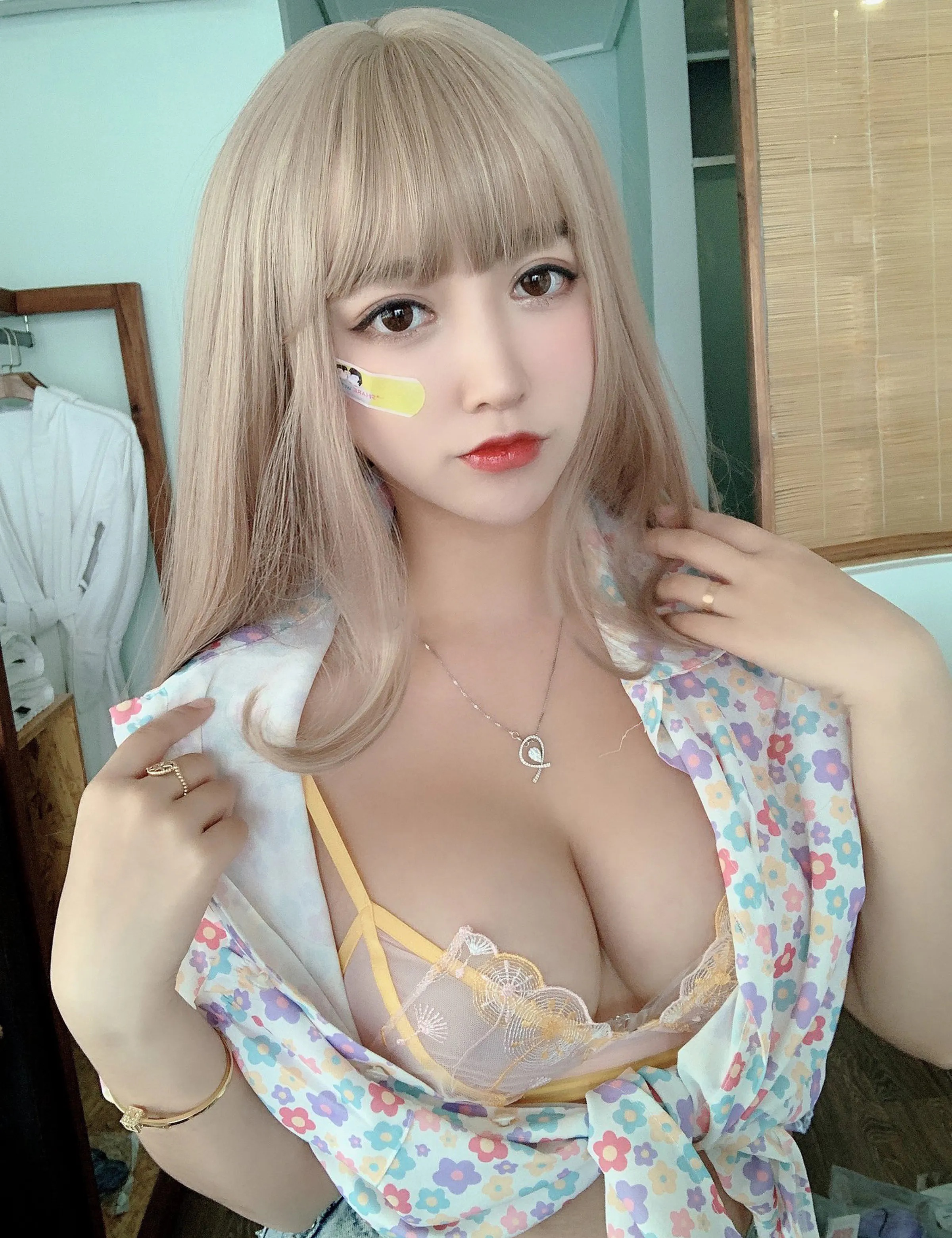 Coser美女_过期米线线喵_No.127 twitter和微博美图 [27P]Xiuren秀人写真高清美女套图写真下载-看套图看套图