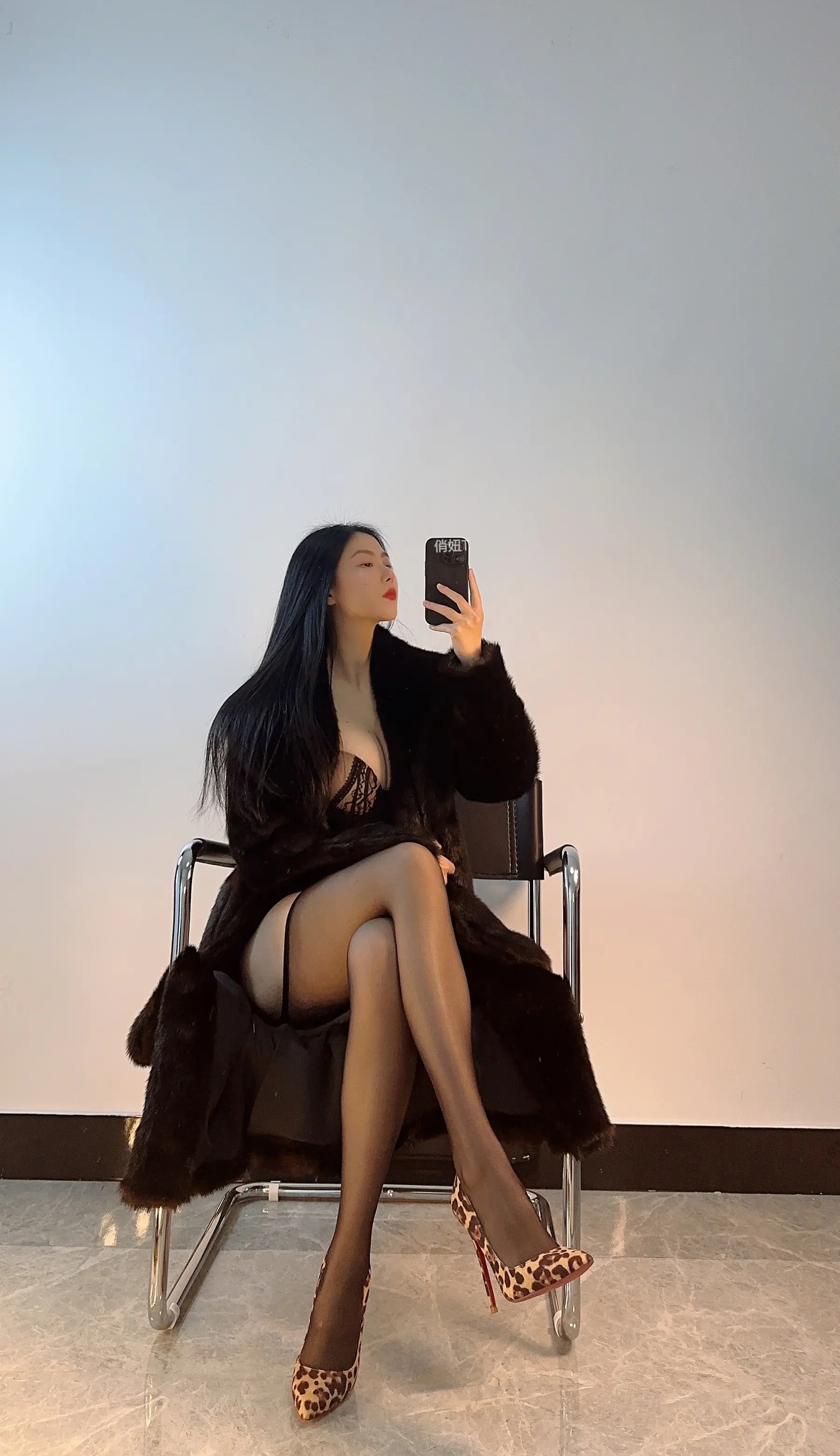 健身达人_俏妞QiaoniuTT_No.120 &ndash; 极品身材 [35P]Xiuren秀人写真高清美女套图写真下载-看套图看套图
