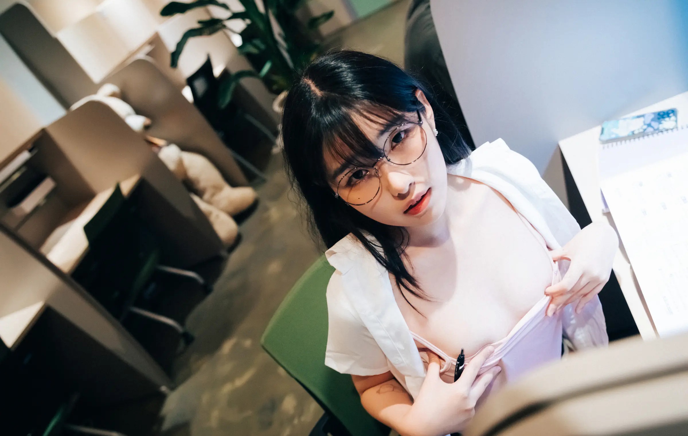 韩国写真机构_Loozy_No.041 &ndash; Sonson - Reading Room [101P]Xiuren秀人写真高清美女套图写真下载-看套图看套图