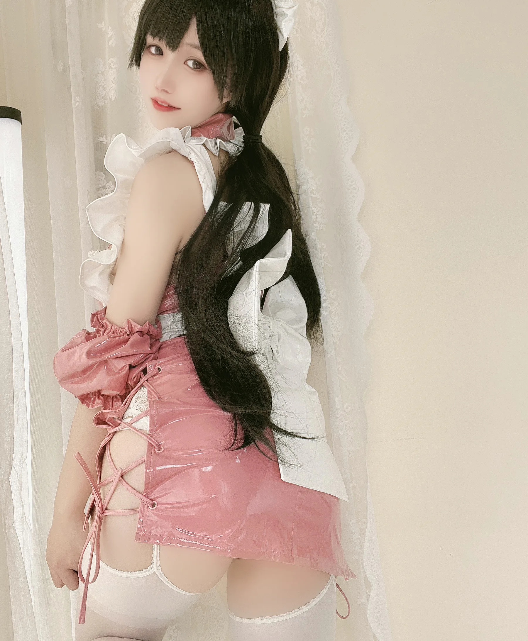 二次元博主_小仓千代w_No.014 粉色漆皮女仆 主题写真 [29P]Xiuren秀人写真高清美女套图写真下载-看套图看套图