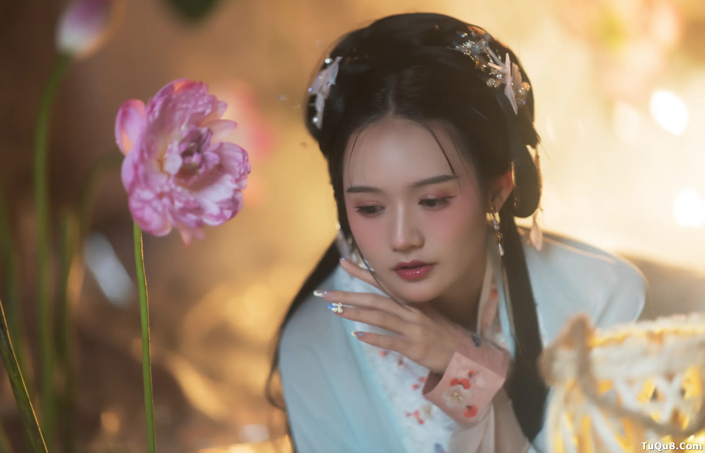 颜值博主_兔子Zzz不吃胡萝卜_No.049 &ndash; 清欢 主题写真 [34P]Xiuren秀人写真高清美女套图写真下载-看套图看套图