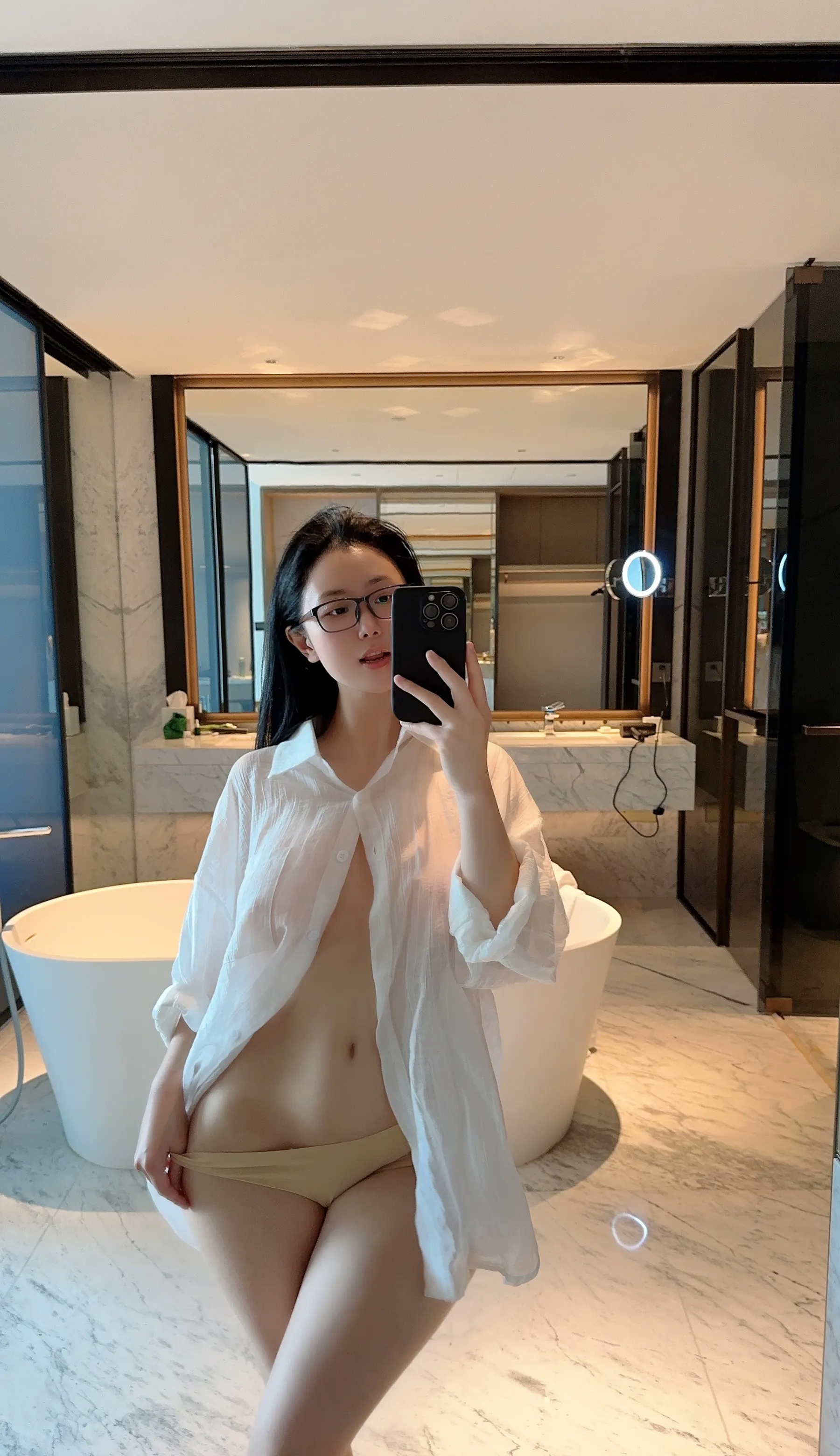 健身达人_俏妞QiaoniuTT_No.130 &ndash; 男友衬衫 [20P]-看套图