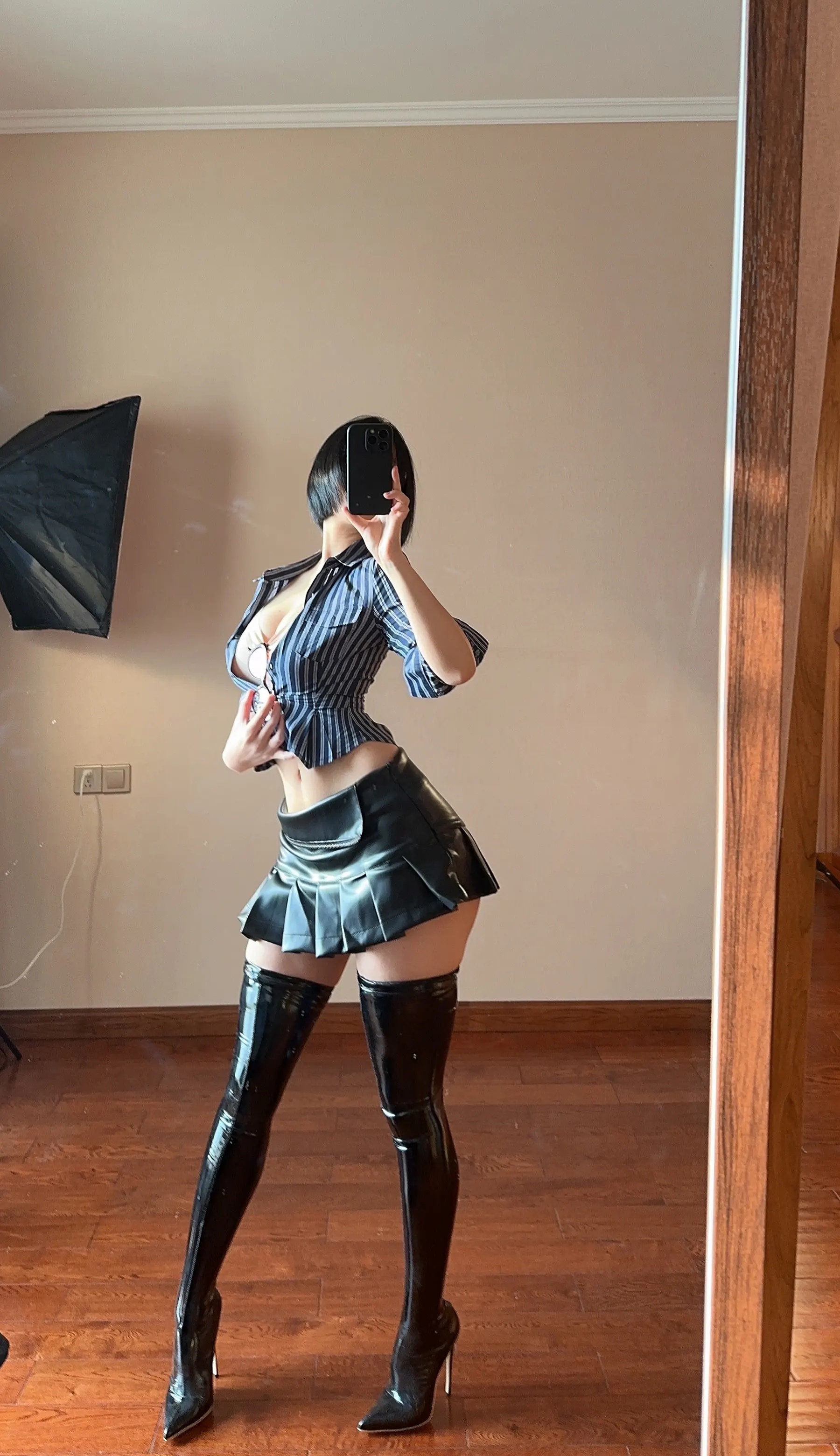 健身达人_俏妞QiaoniuTT_No.107 &ndash; 战神皮靴 [16P]Xiuren秀人写真高清美女套图写真下载-看套图看套图
