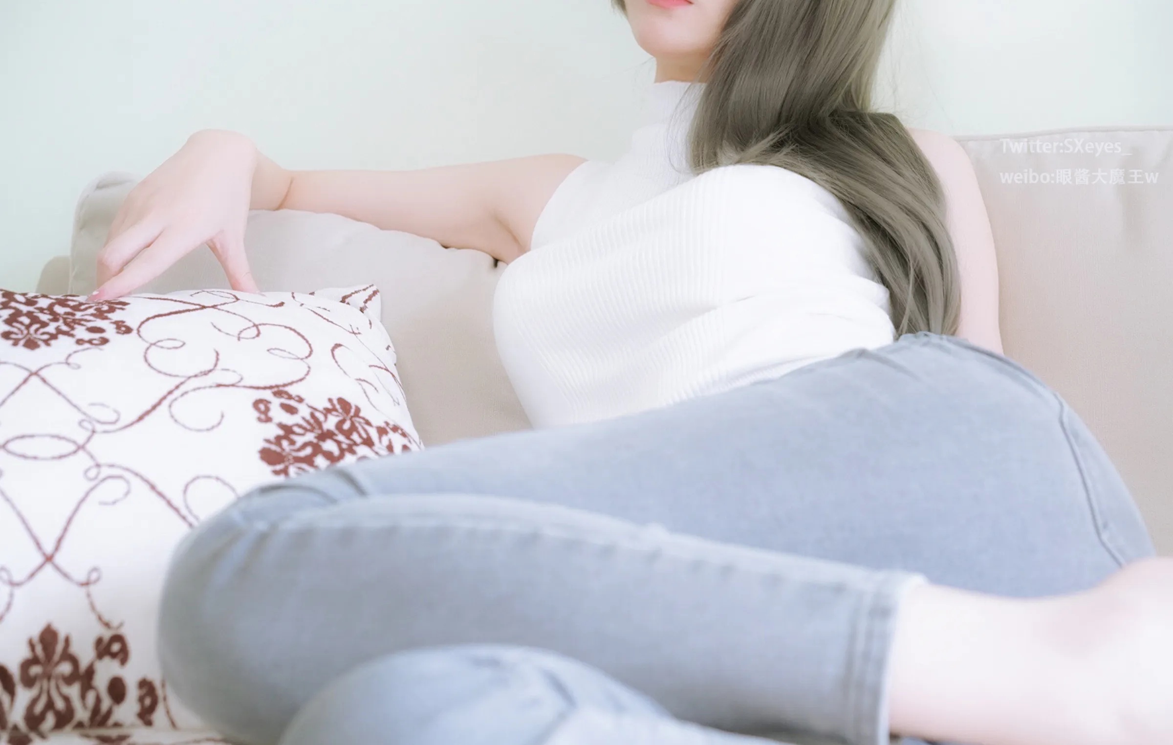 Coser美女_眼酱大魔王w_No.068 &ndash; 白色无袖 主题写真 [32P]Xiuren秀人写真高清美女套图写真下载-看套图看套图