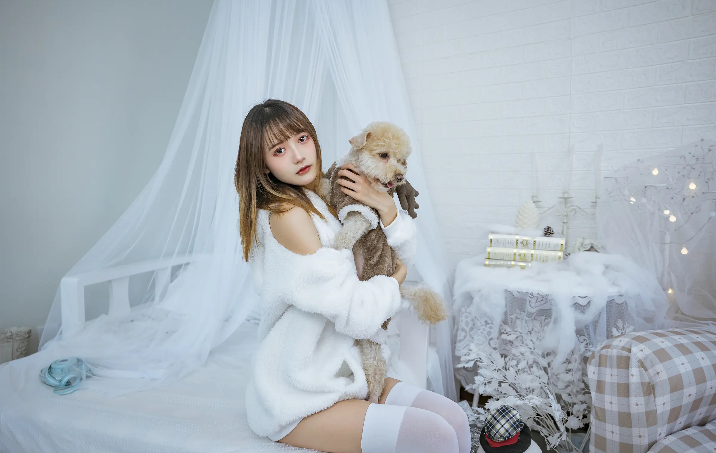 颜值博主_兔子Zzz不吃胡萝卜_No.116 &ndash; 温馨少女与宠物们 [23P]-看套图