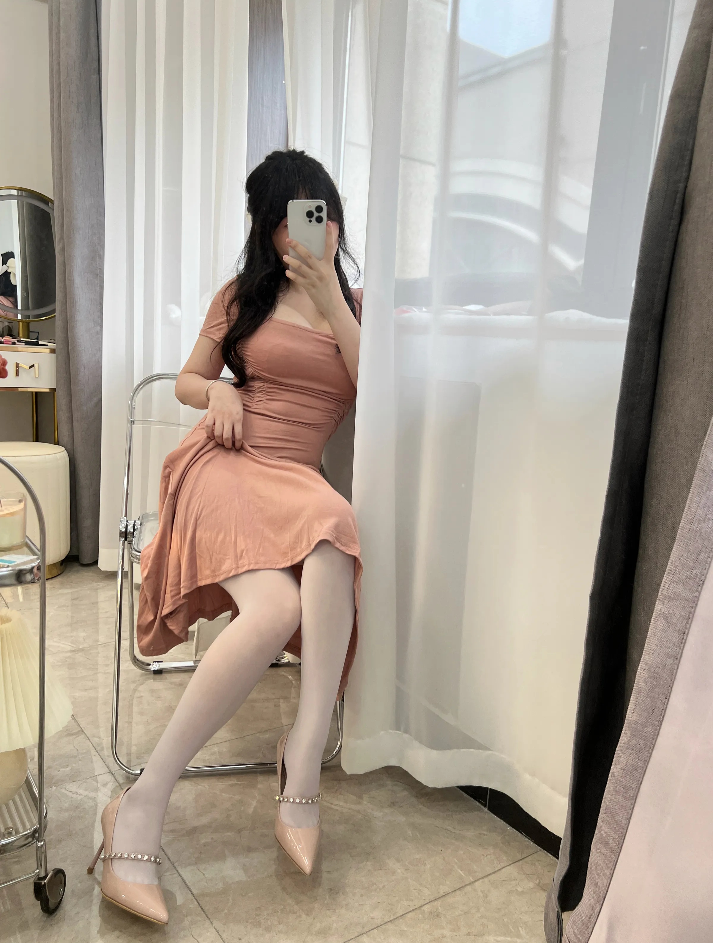Coser美女_是依酱吖_No.059 人妻 主题写真 [31P]-看套图