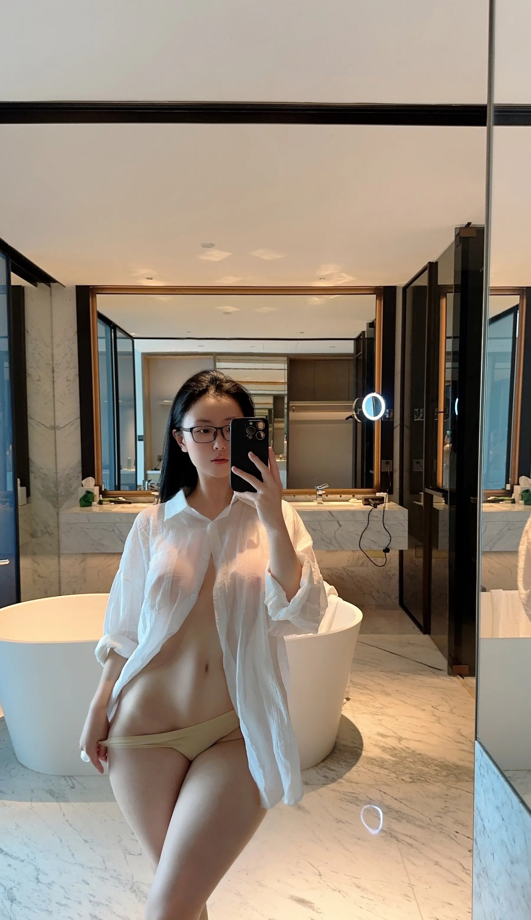 健身达人_俏妞QiaoniuTT_No.130 &ndash; 男友衬衫 [20P]-看套图