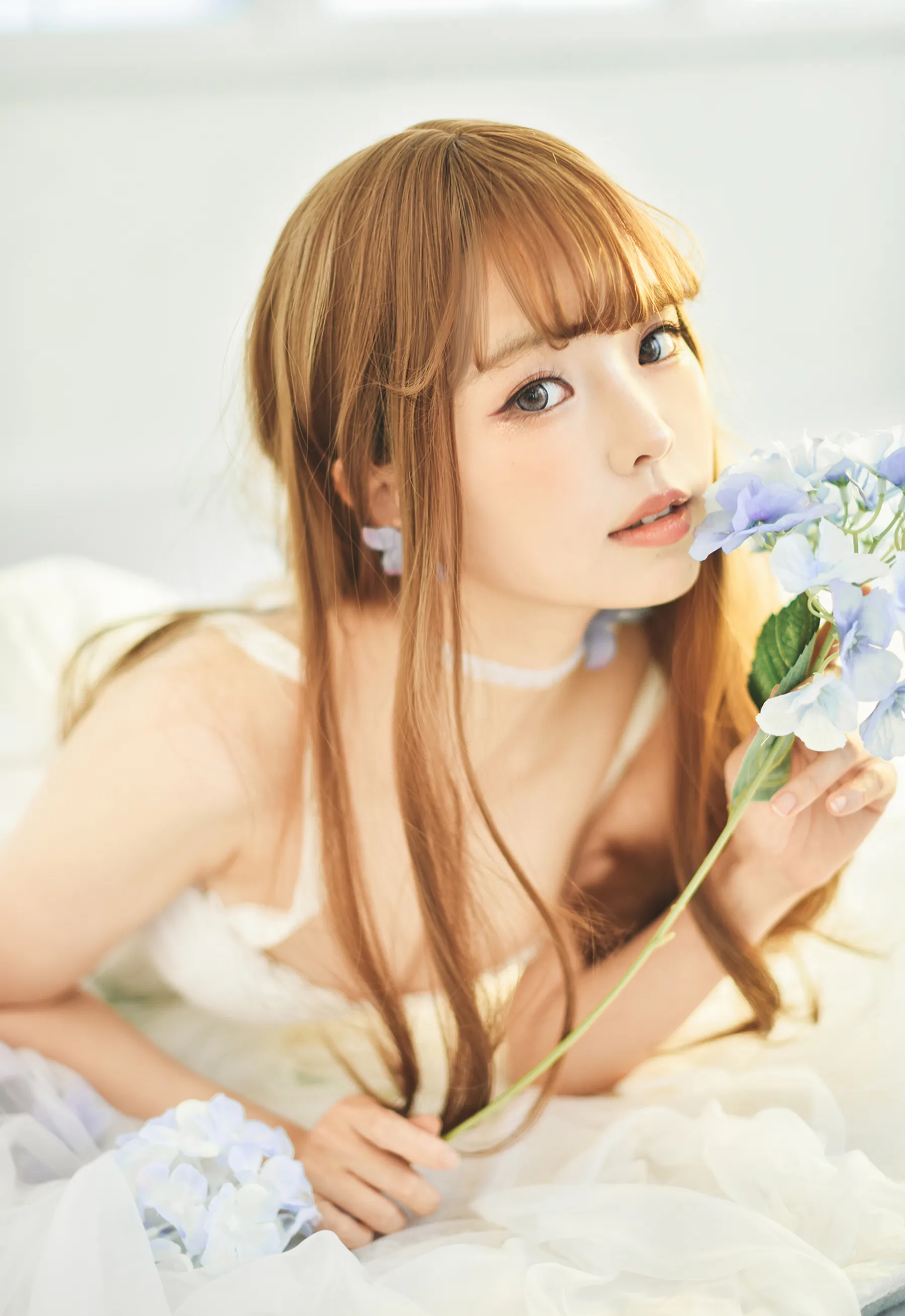 Coser妹子_ElyEE子_No.076 White Dress 主题写真 [22P]Xiuren秀人写真高清美女套图写真下载-看套图看套图