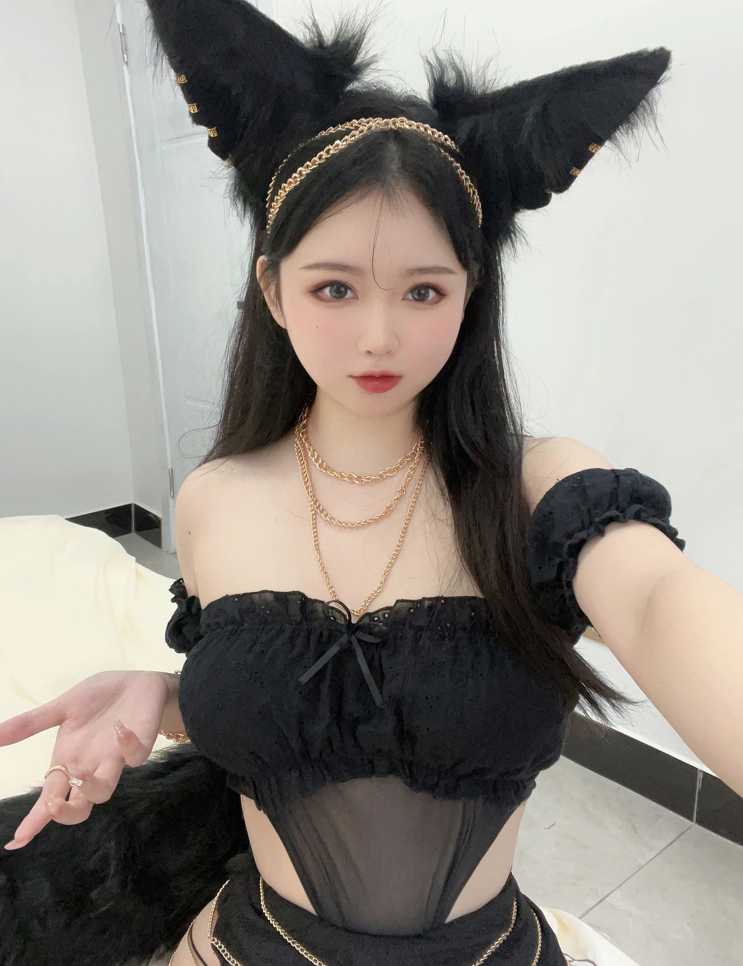 Coser美女_是依酱吖_No.065 黑狼 主题写真 [34P]-看套图