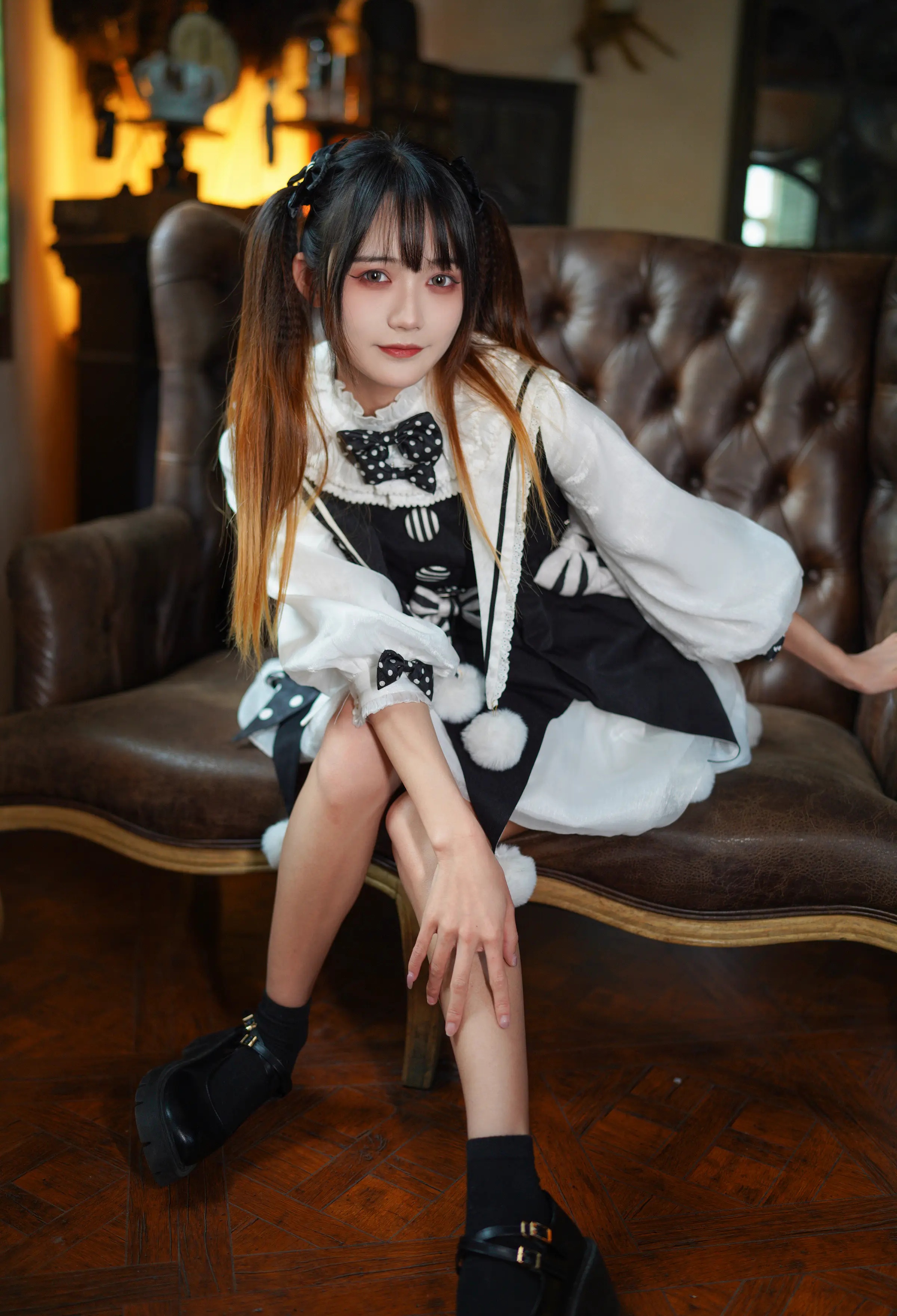 颜值博主_兔子Zzz不吃胡萝卜_No.140 &ndash; 怪盗魔术师 主题写真 [31P]Xiuren秀人写真高清美女套图写真下载-看套图看套图