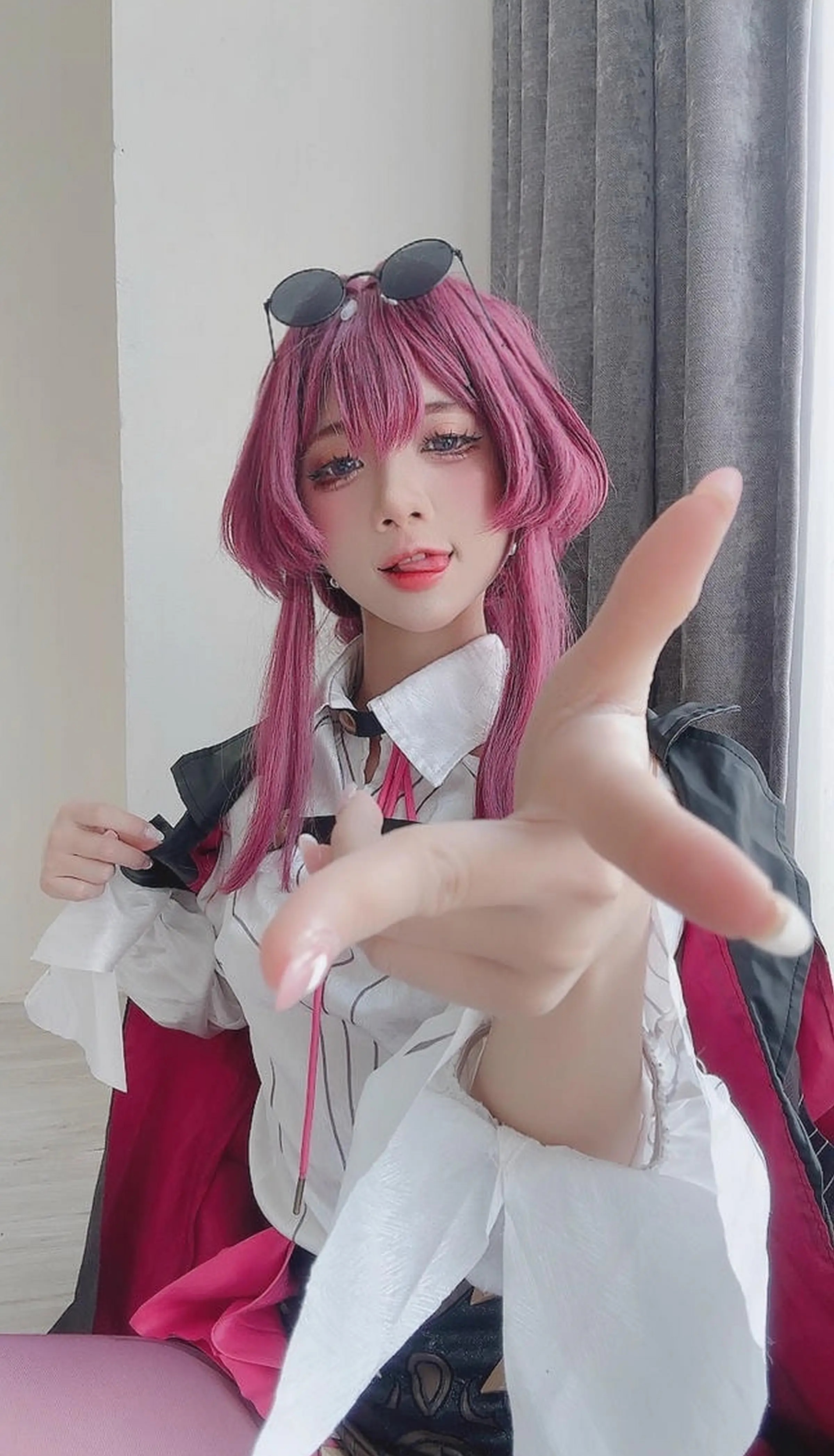 越南Coser美女_PoppaChan_No.111 &ndash; Kafka [36P]Xiuren秀人写真高清美女套图写真下载-看套图看套图