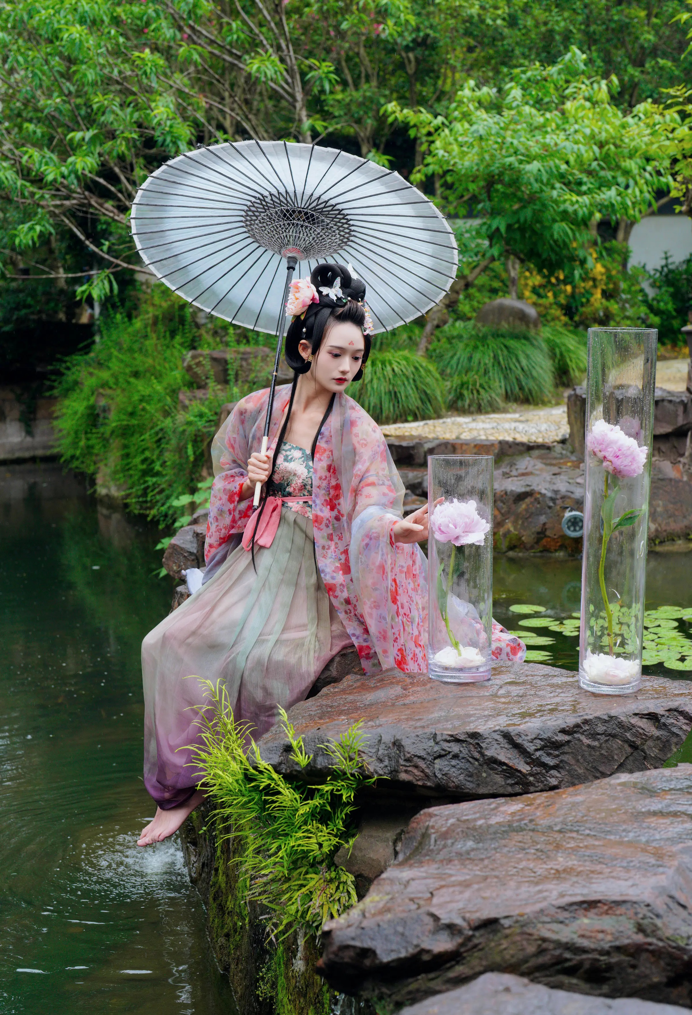 颜值博主_兔子Zzz不吃胡萝卜_No.145 &ndash; 天青色等烟雨 主题写真 [27P]-看套图