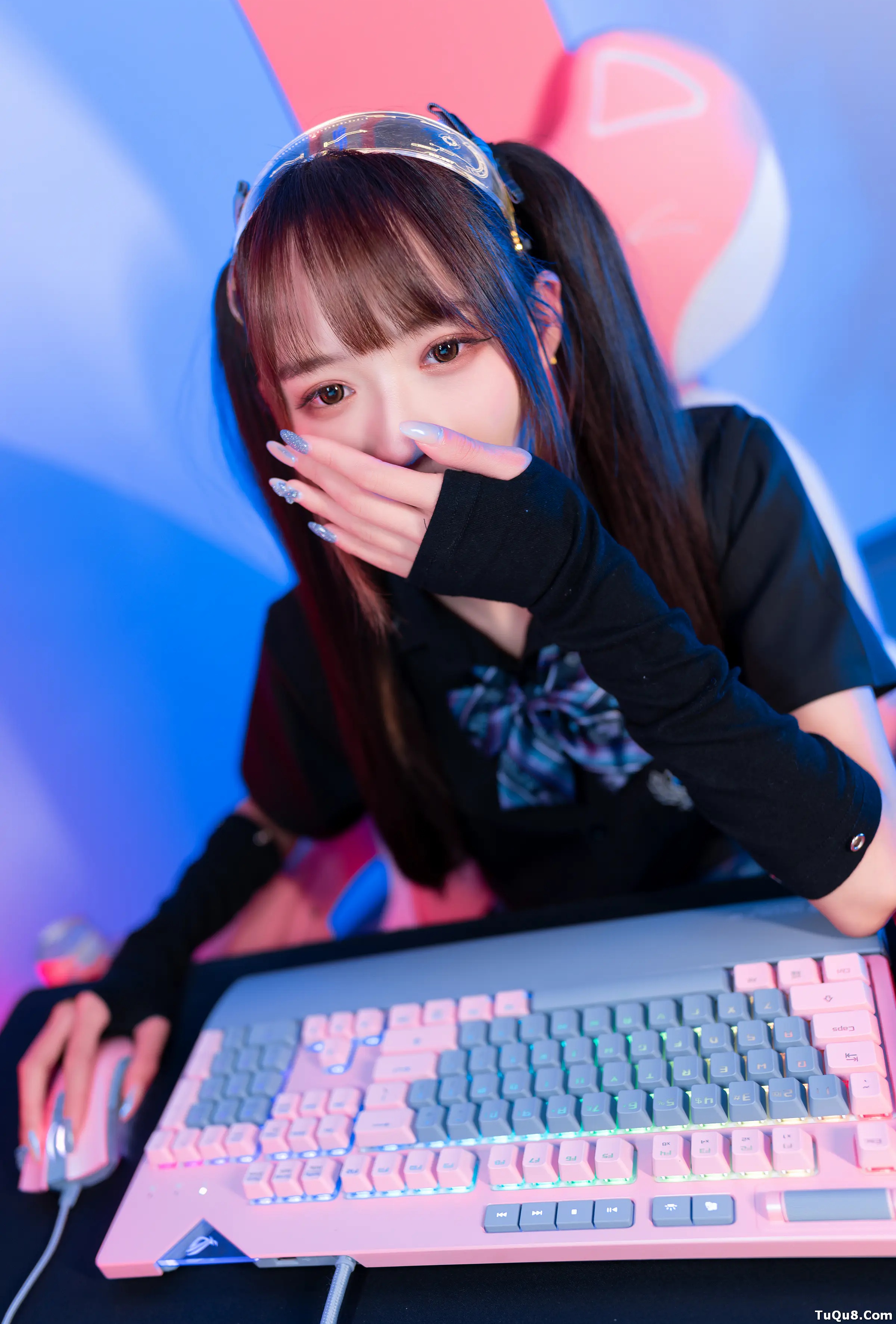 颜值博主_兔子Zzz不吃胡萝卜_No.041 &ndash; 电竞少女 主题写真 [21P]Xiuren秀人写真高清美女套图写真下载-看套图看套图