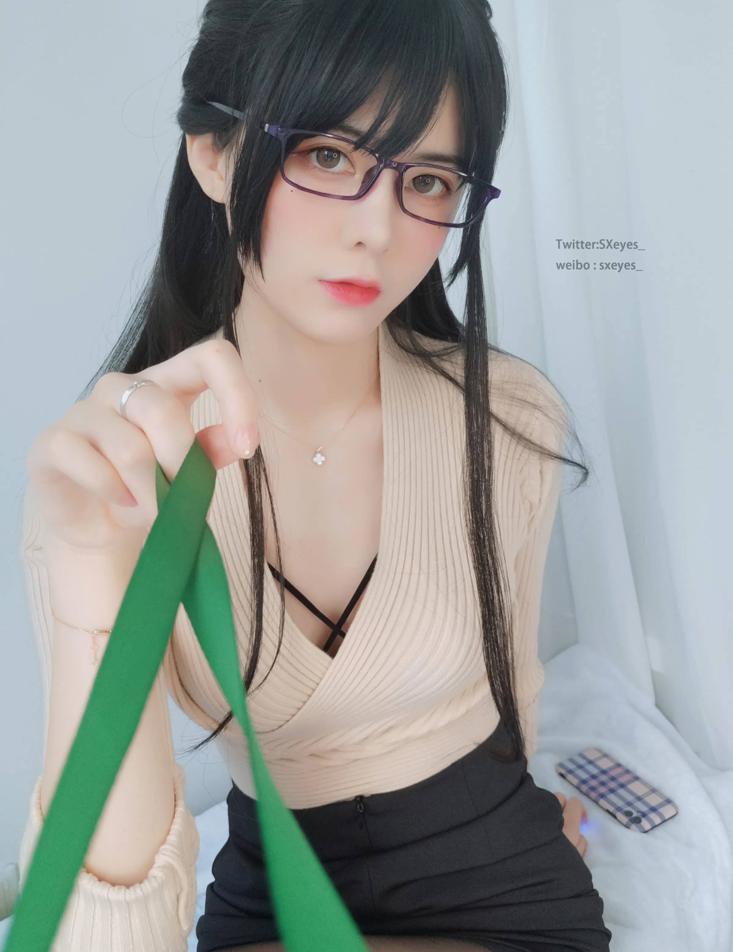 Coser美女_眼酱大魔王w_No.058 &ndash; OL 主题写真 [24P]Xiuren秀人写真高清美女套图写真下载-看套图看套图