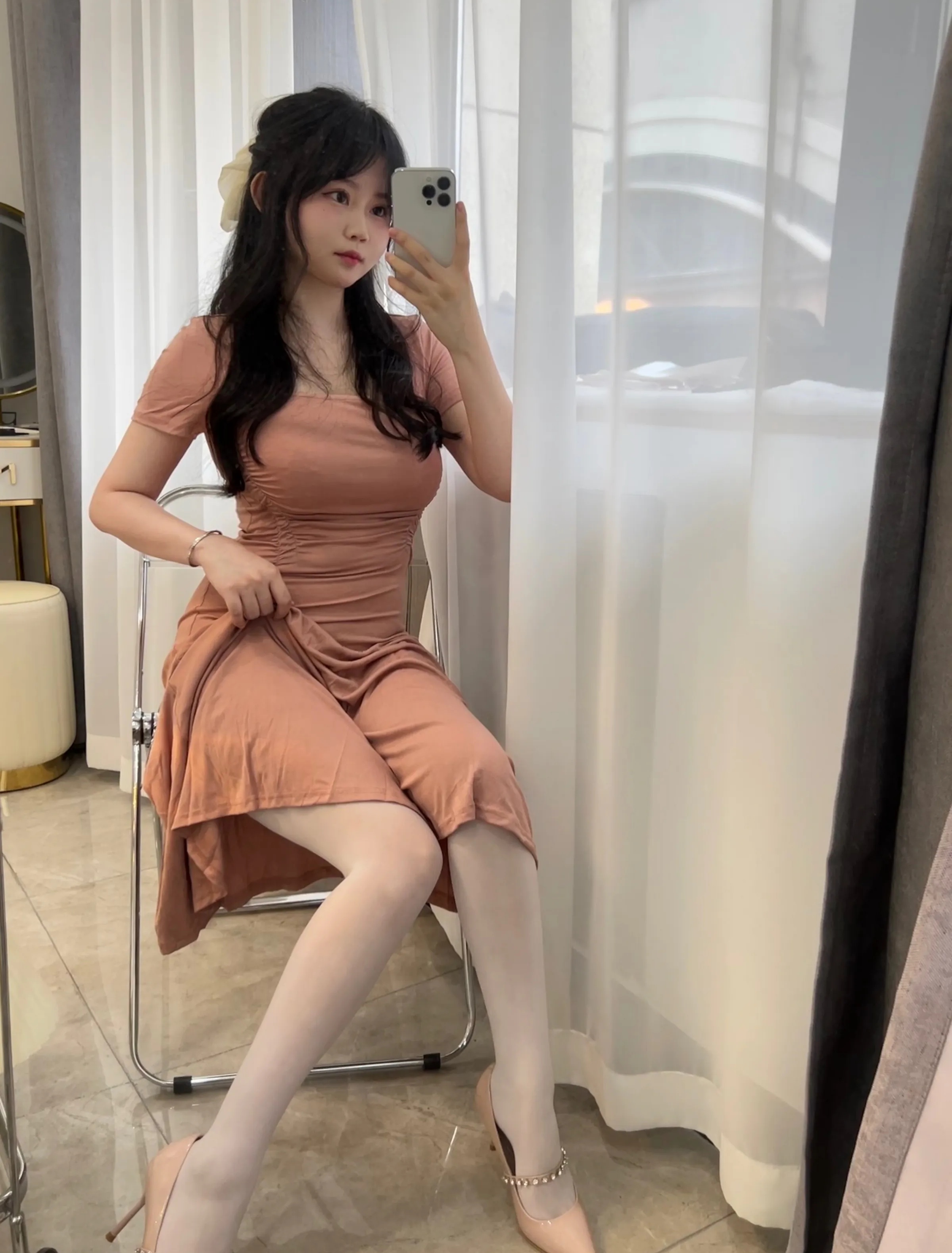 Coser美女_是依酱吖_No.059 人妻 主题写真 [31P]-看套图