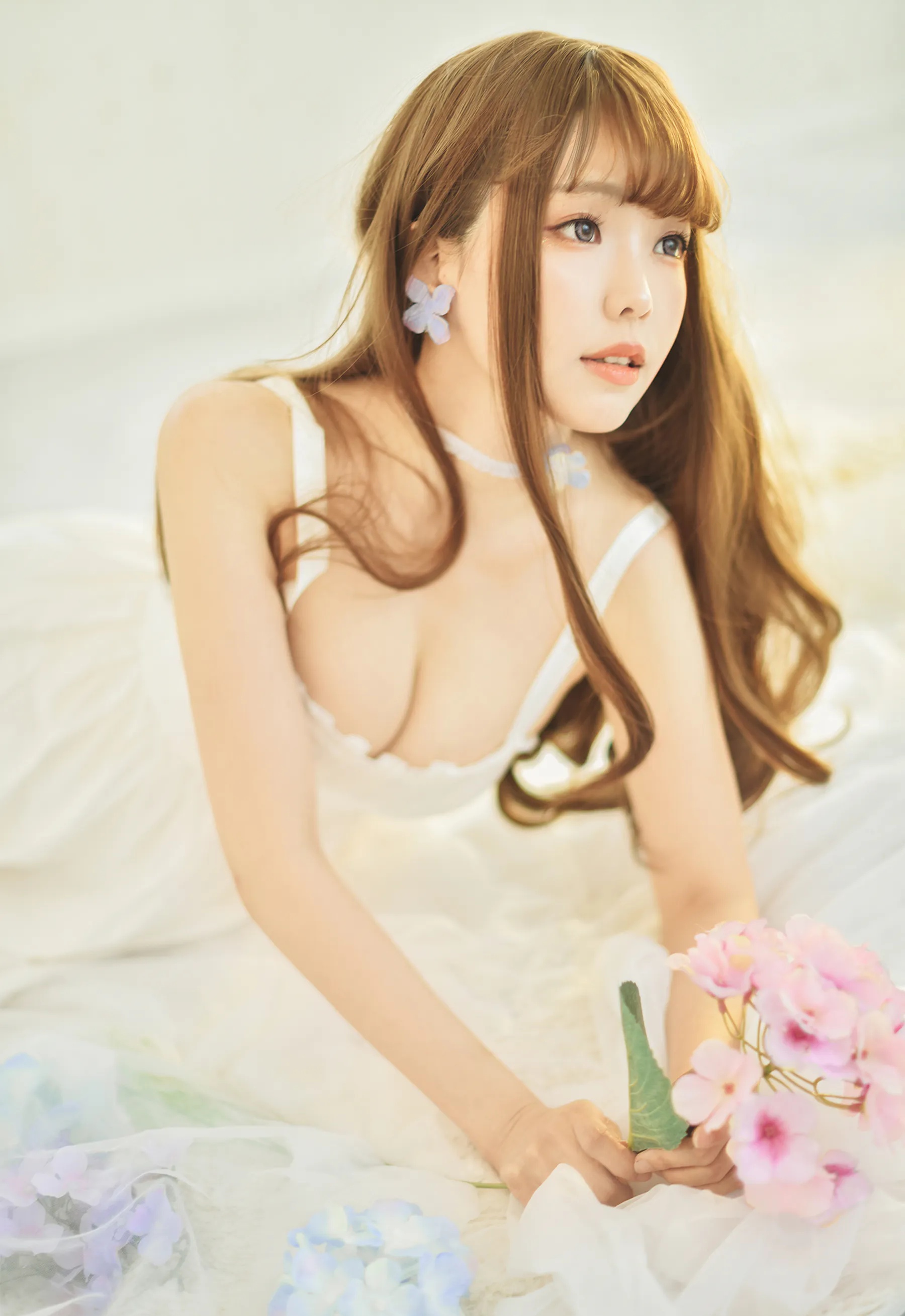 Coser妹子_ElyEE子_No.076 White Dress 主题写真 [22P]Xiuren秀人写真高清美女套图写真下载-看套图看套图