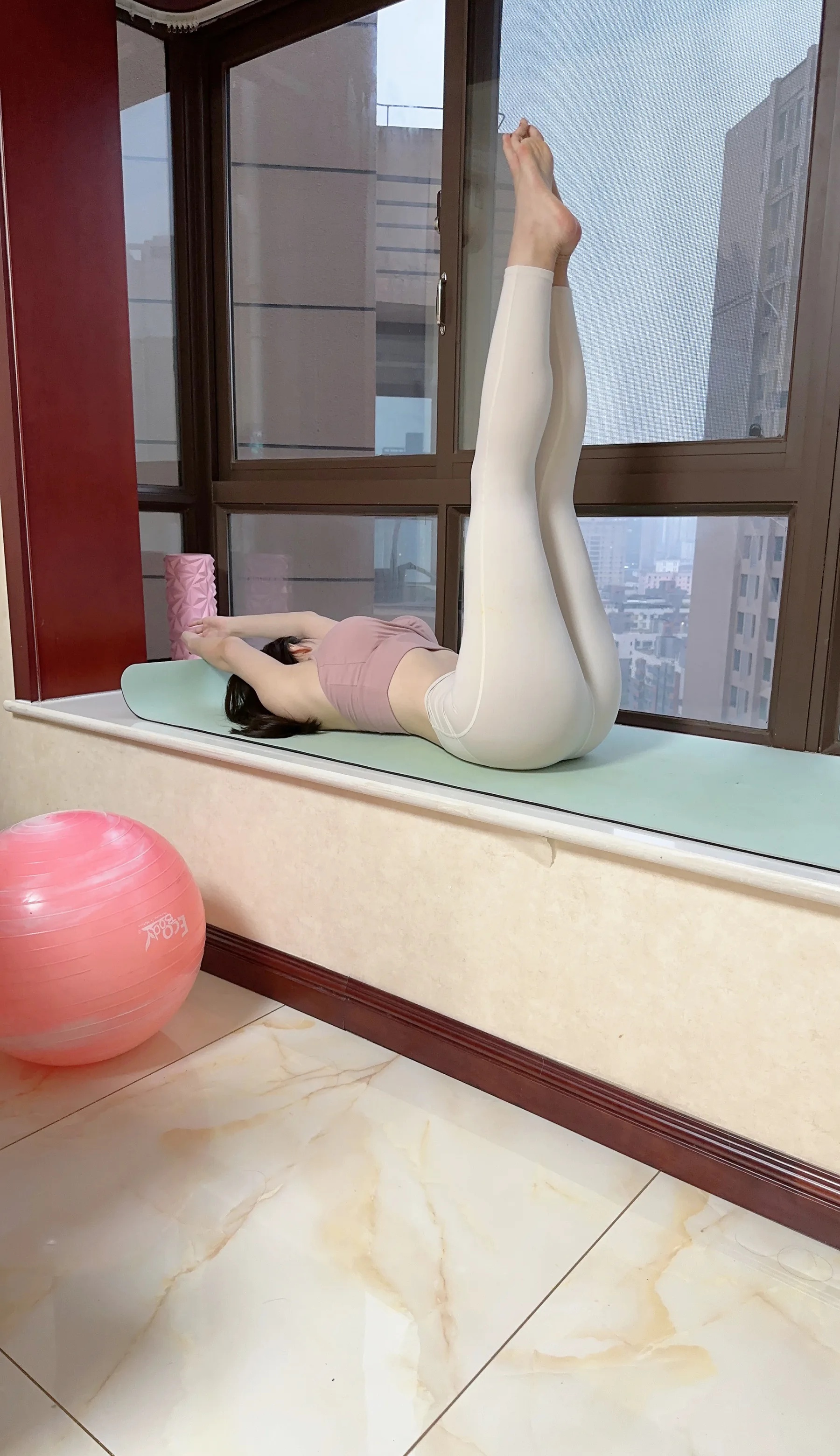 知名博主_奶宝妹纸_No.044 &ndash; 美少妇瑜伽 主题写真 [53P]-看套图