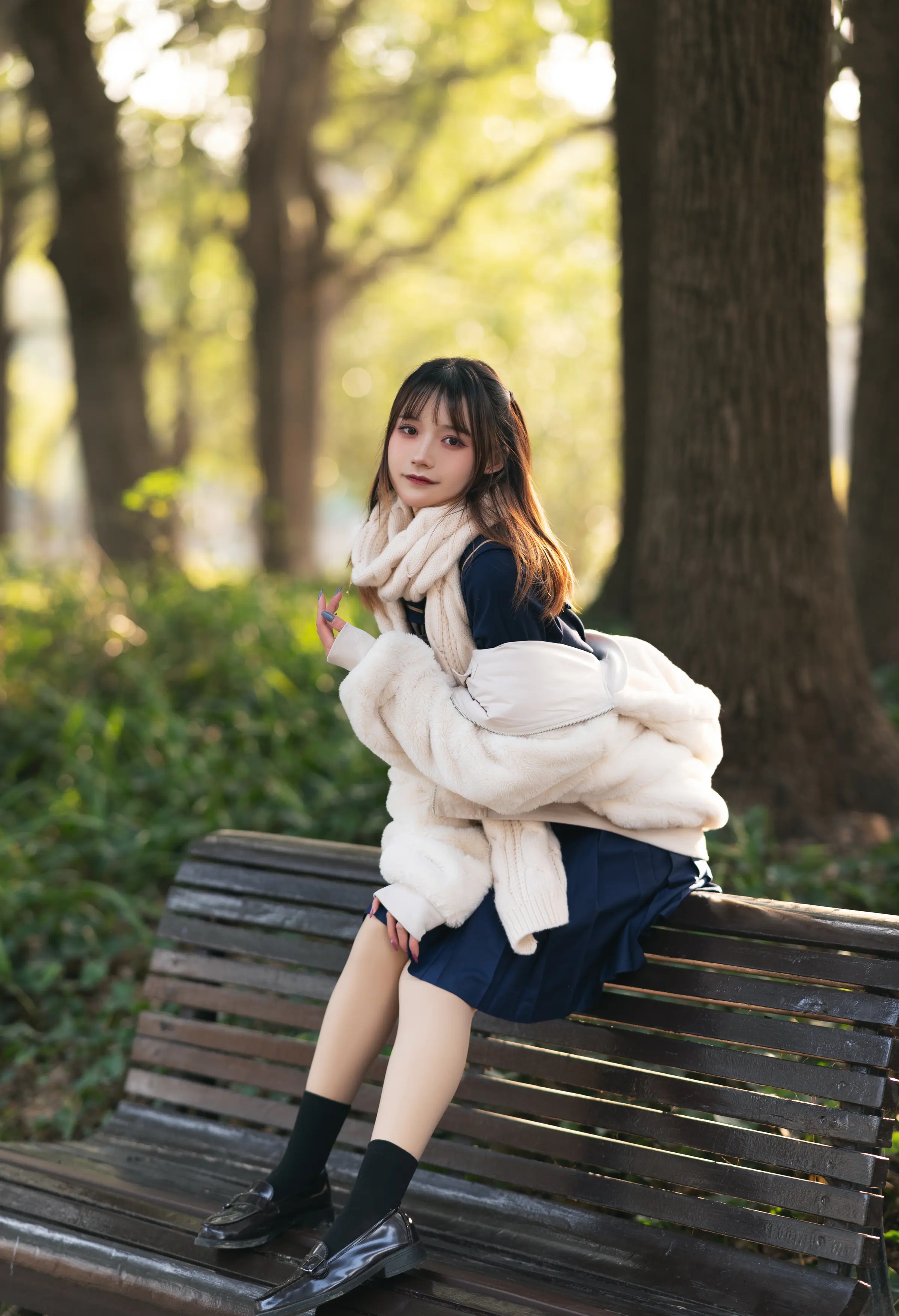 颜值博主_兔子Zzz不吃胡萝卜_No.064 &ndash; 初冬 主题写真 [34P]Xiuren秀人写真高清美女套图写真下载-看套图看套图