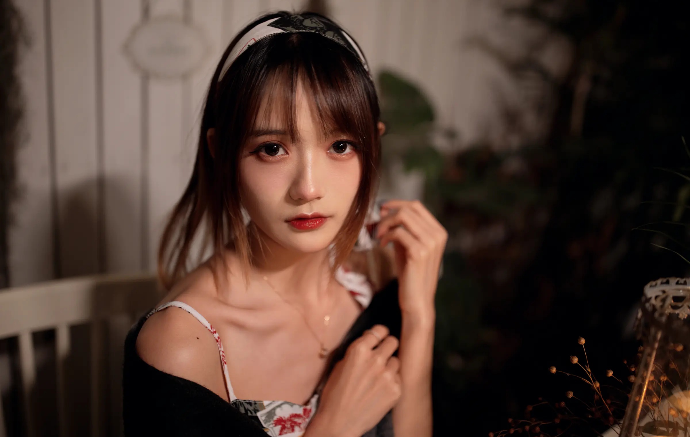 颜值博主_兔子Zzz不吃胡萝卜_No.115 &ndash; 晚秋思绪 主题写真 [20P]Xiuren秀人写真高清美女套图写真下载-看套图看套图